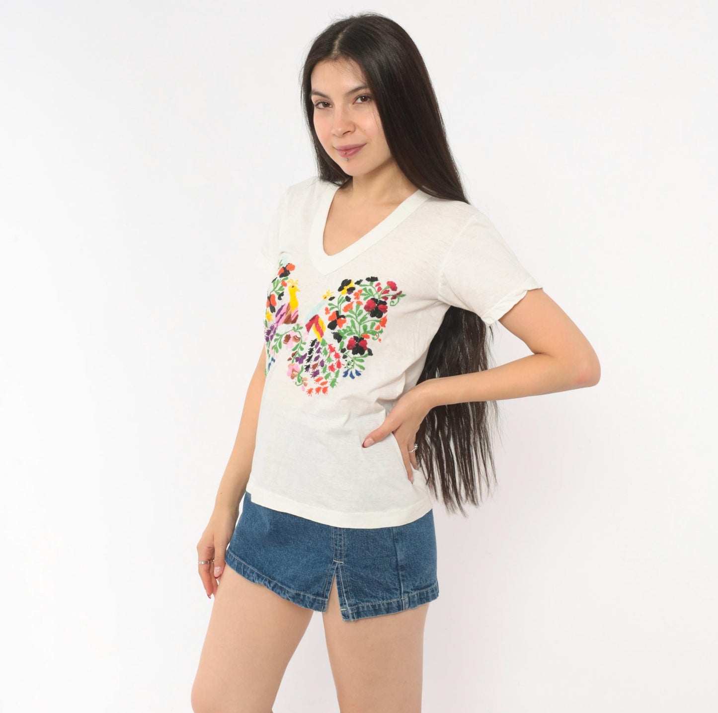 80s Embroidered Peacock Floral V-Neck Tee Cream Cotton Folk Art Small S