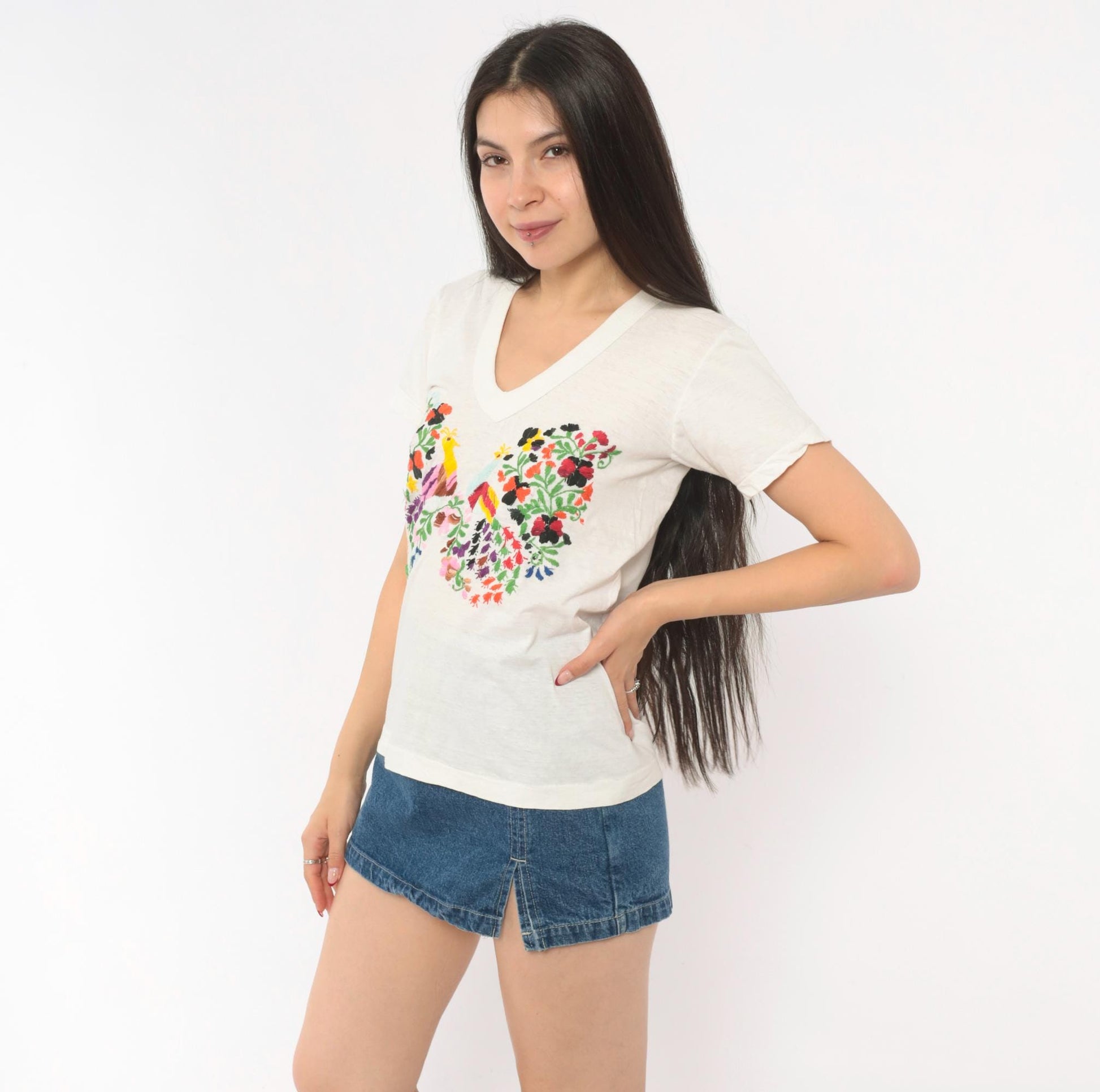 80s Embroidered Peacock Floral V-Neck Tee Cream Cotton Folk Art Small S