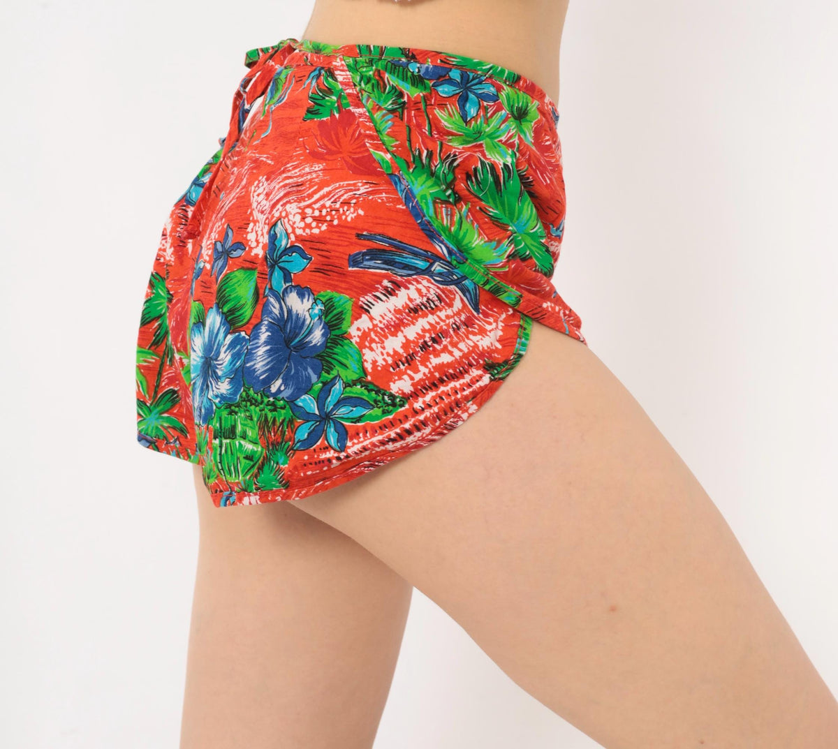 90s Hana Hawaiian Wrap Shorts Red Tropical Floral Cotton Small S