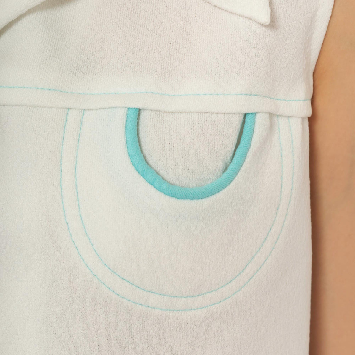 70s White Sleeveless Blouse Pointed Collar Blue Button Front Mod Top Medium