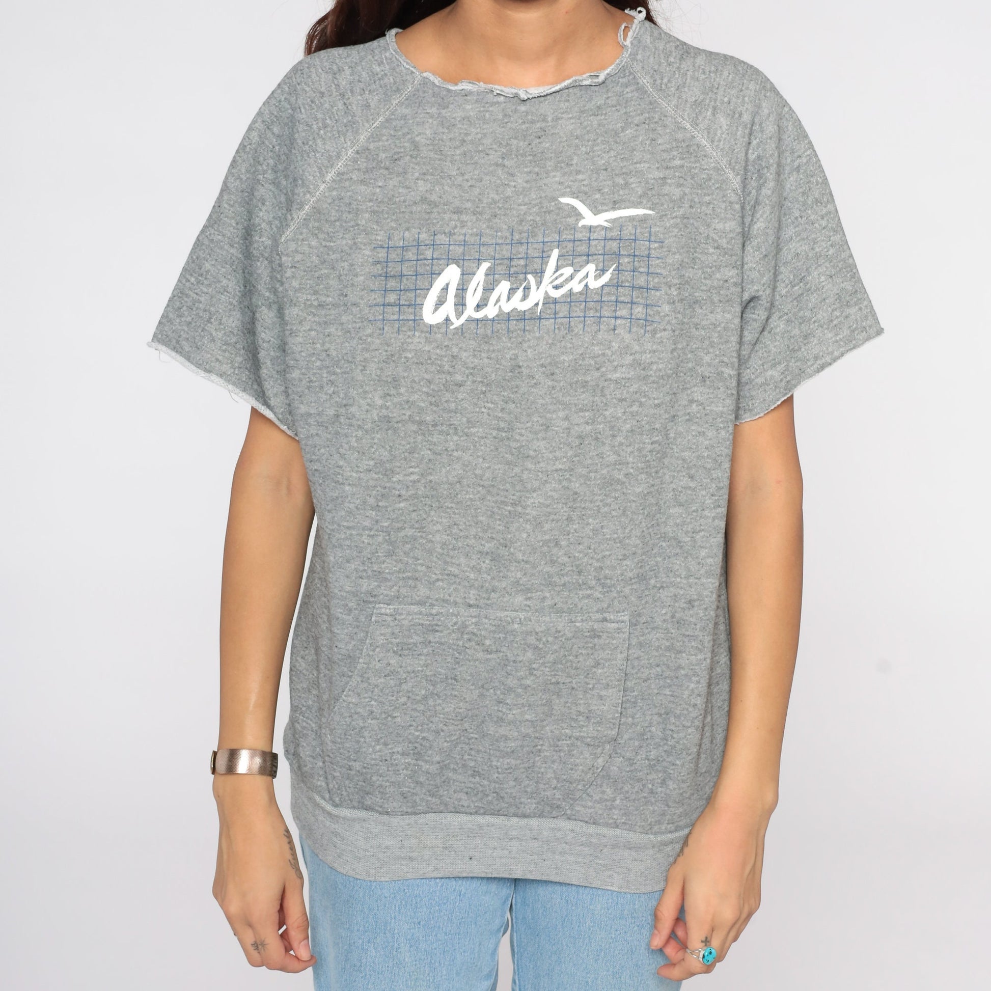 80s Alaska Seagull Graphic Sweatshirt Short Sleeve Kangaroo Pocket Grey Medium