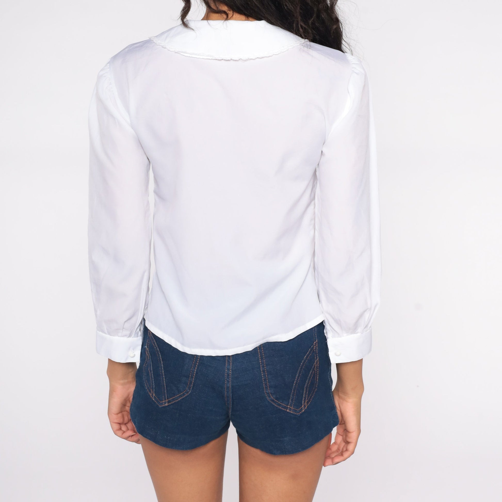80s White Button-Up Blouse Embroidered Scalloped Collar Long Sleeve Small
