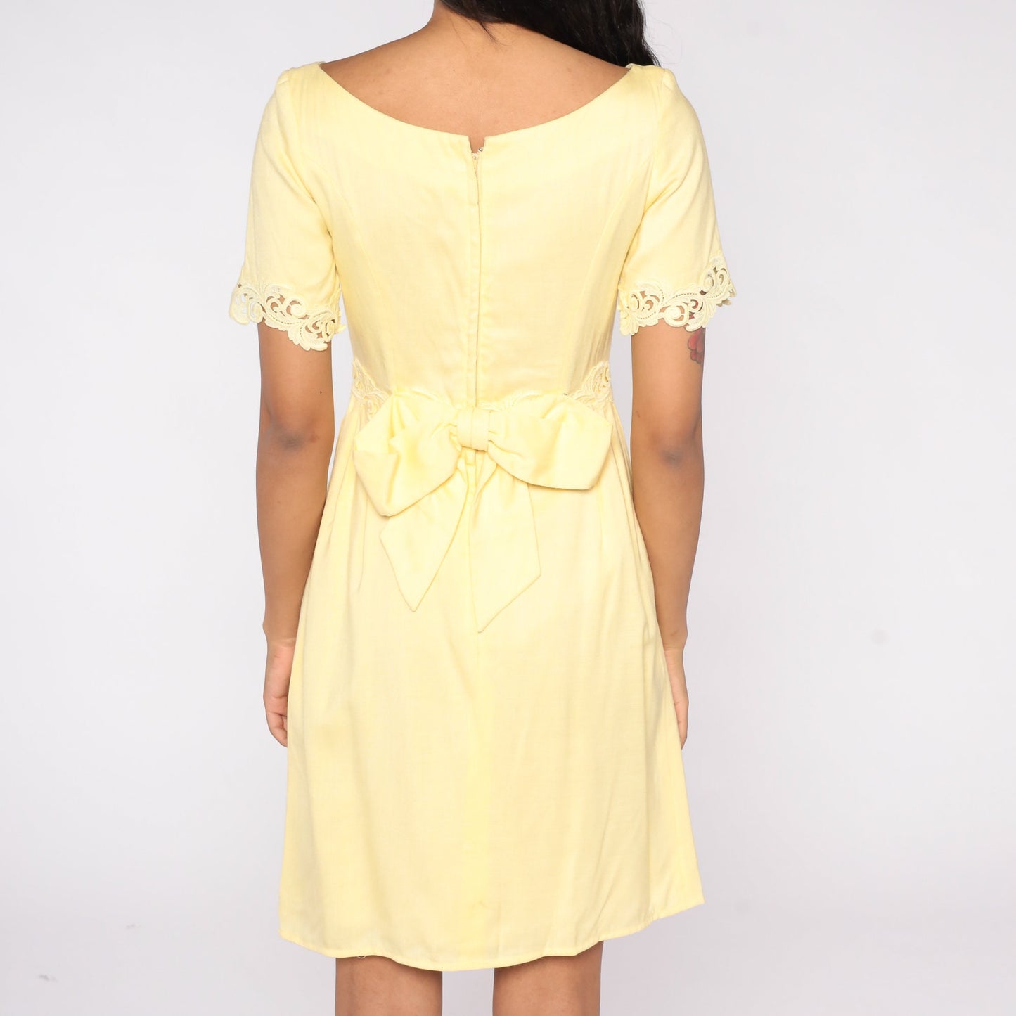 1960s Yellow Mini Dress Lace Trim High Waist Bow Cocktail Sheath Small