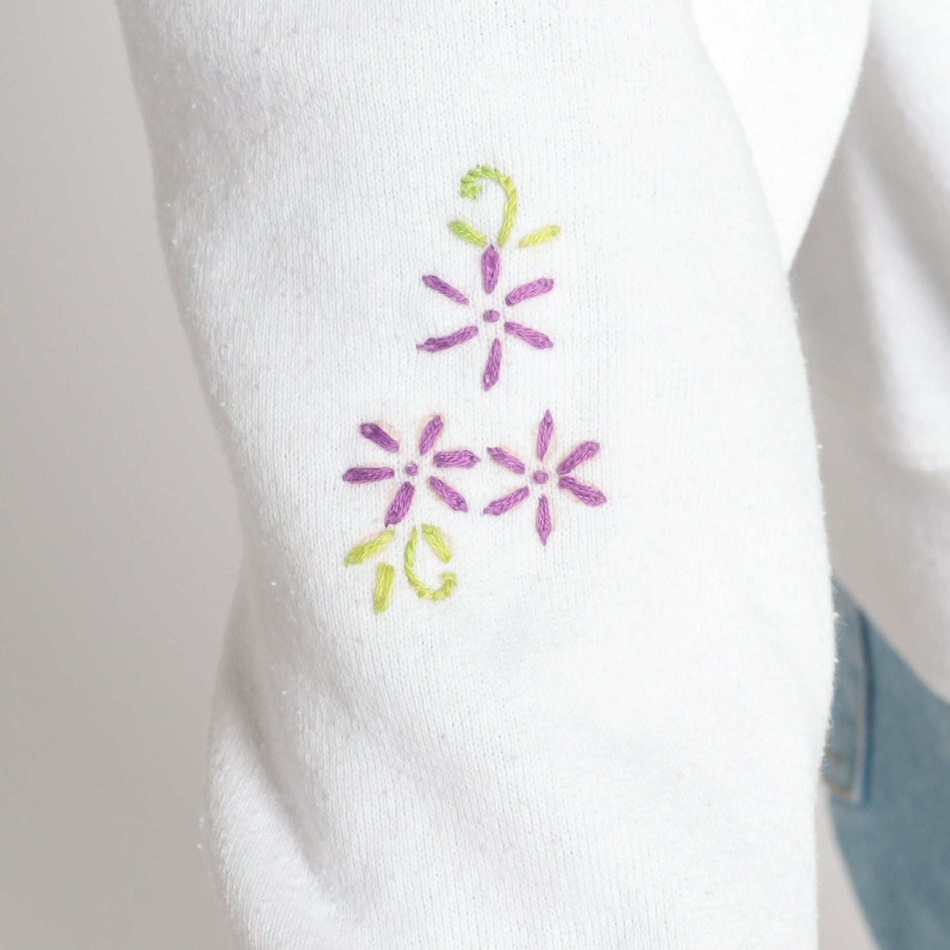 80s Butterfly Embroidered Sweatshirt White Mom Crewneck Large L