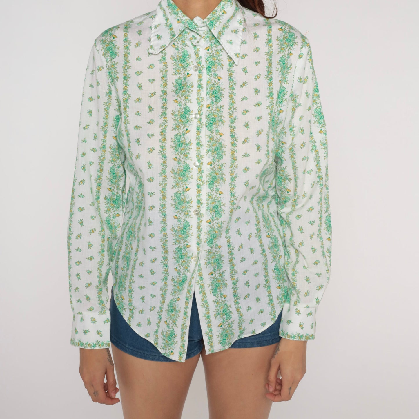 70s Floral Button-Up Shirt White Green Flower Pointed Collar Long Sleeve Medium