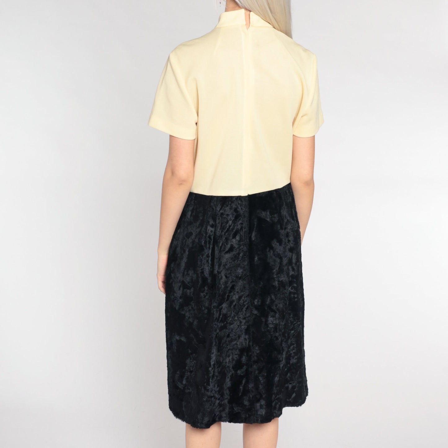 60s Shift Dress Cream & Black Faux Fur Midi Mock Neck Short Sleeve Medium