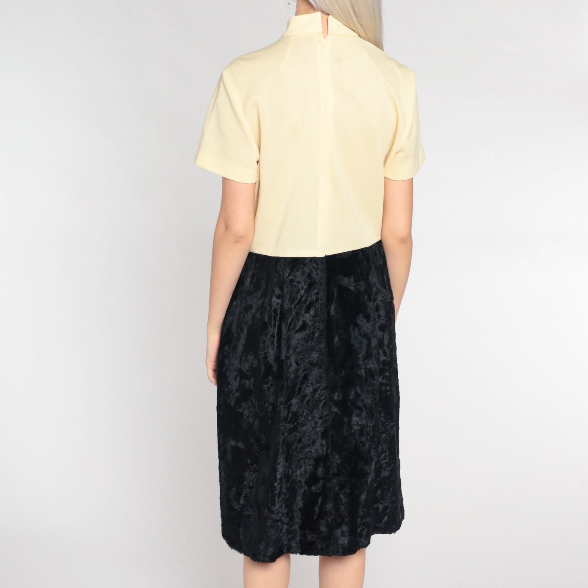 60s Shift Dress Cream & Black Faux Fur Midi Mock Neck Short Sleeve Medium