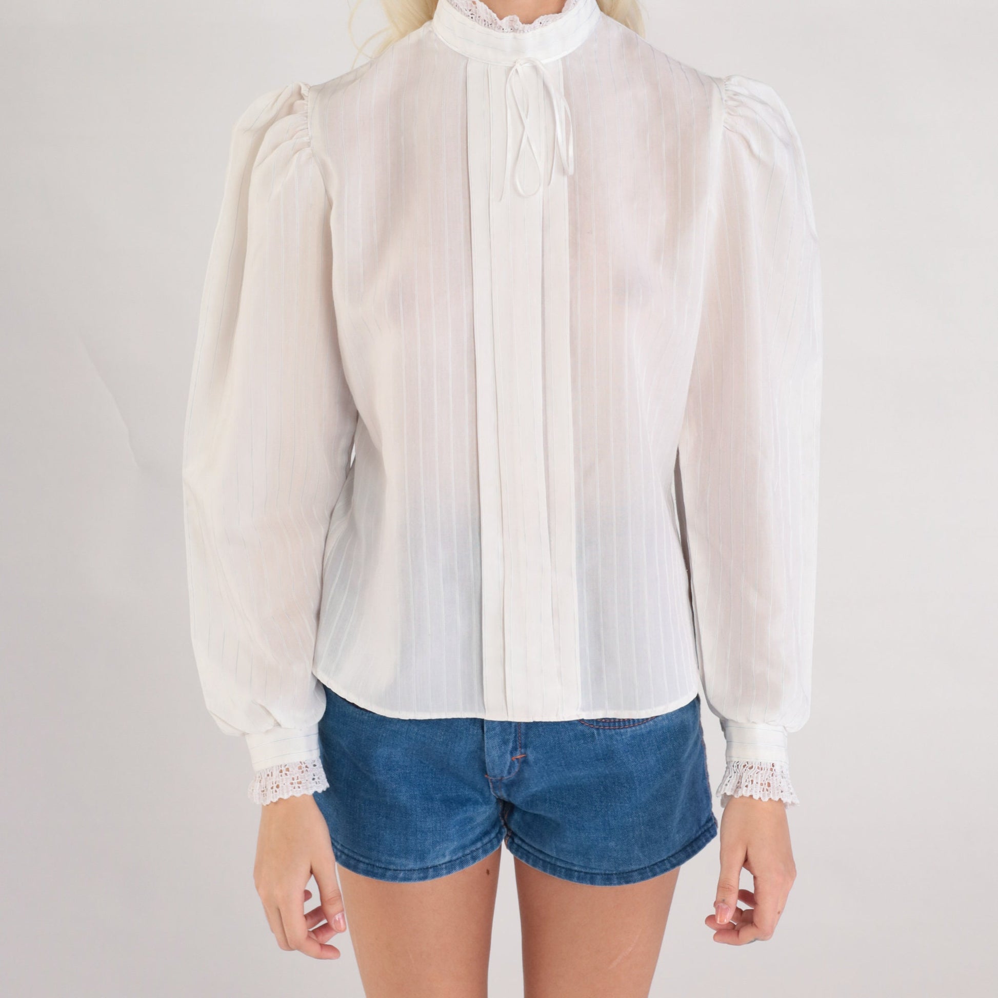 80s White Victorian Blouse Puff Sleeve Lace Trim Button-Up Small