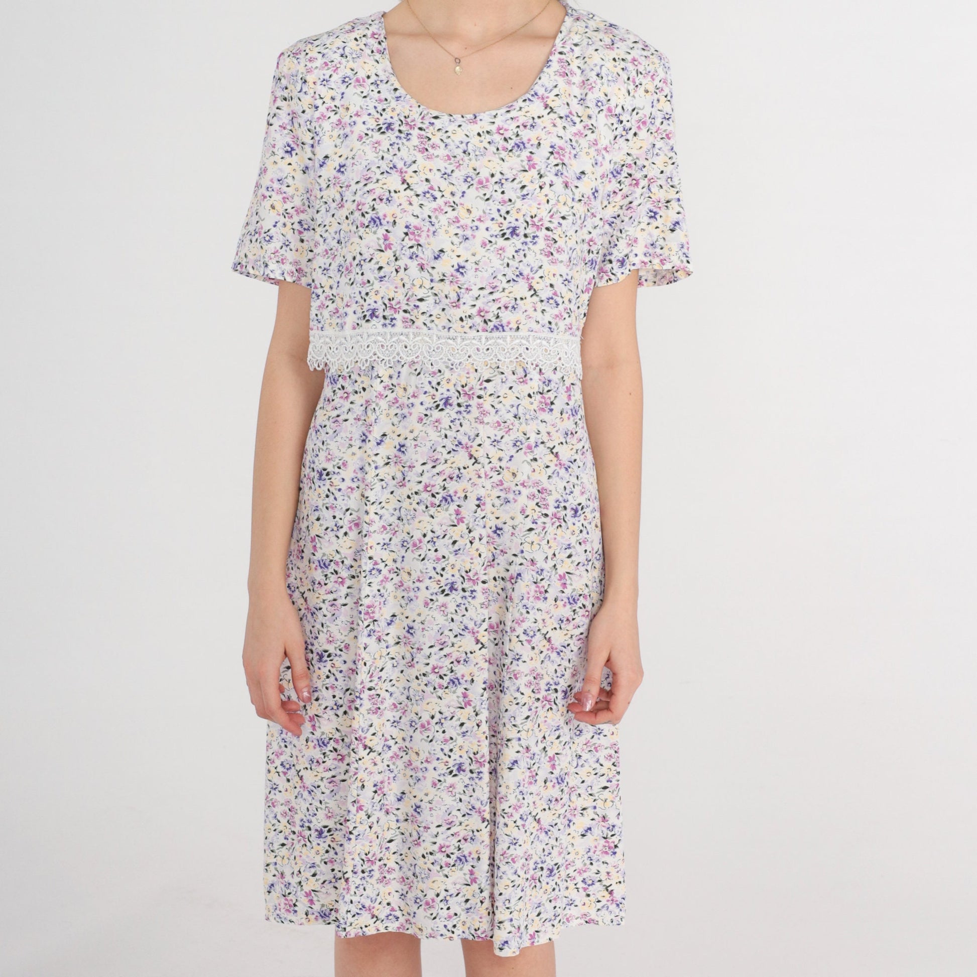 90s Floral Midi Dress White Lace Trim Short Sleeve Shift Medium