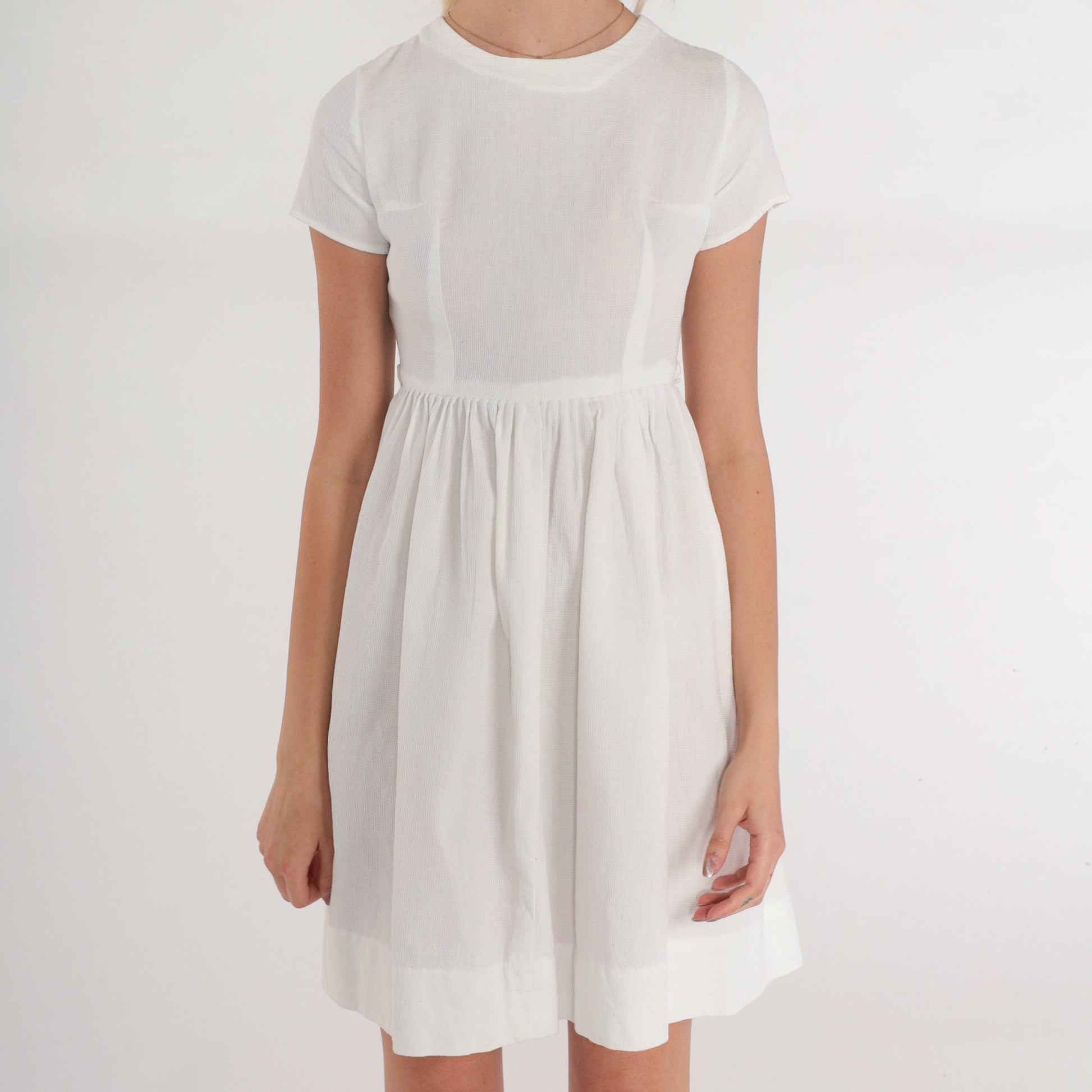 1970s White Mini Dress Empire Waist Short Sleeve Gathered Skirt 2XS