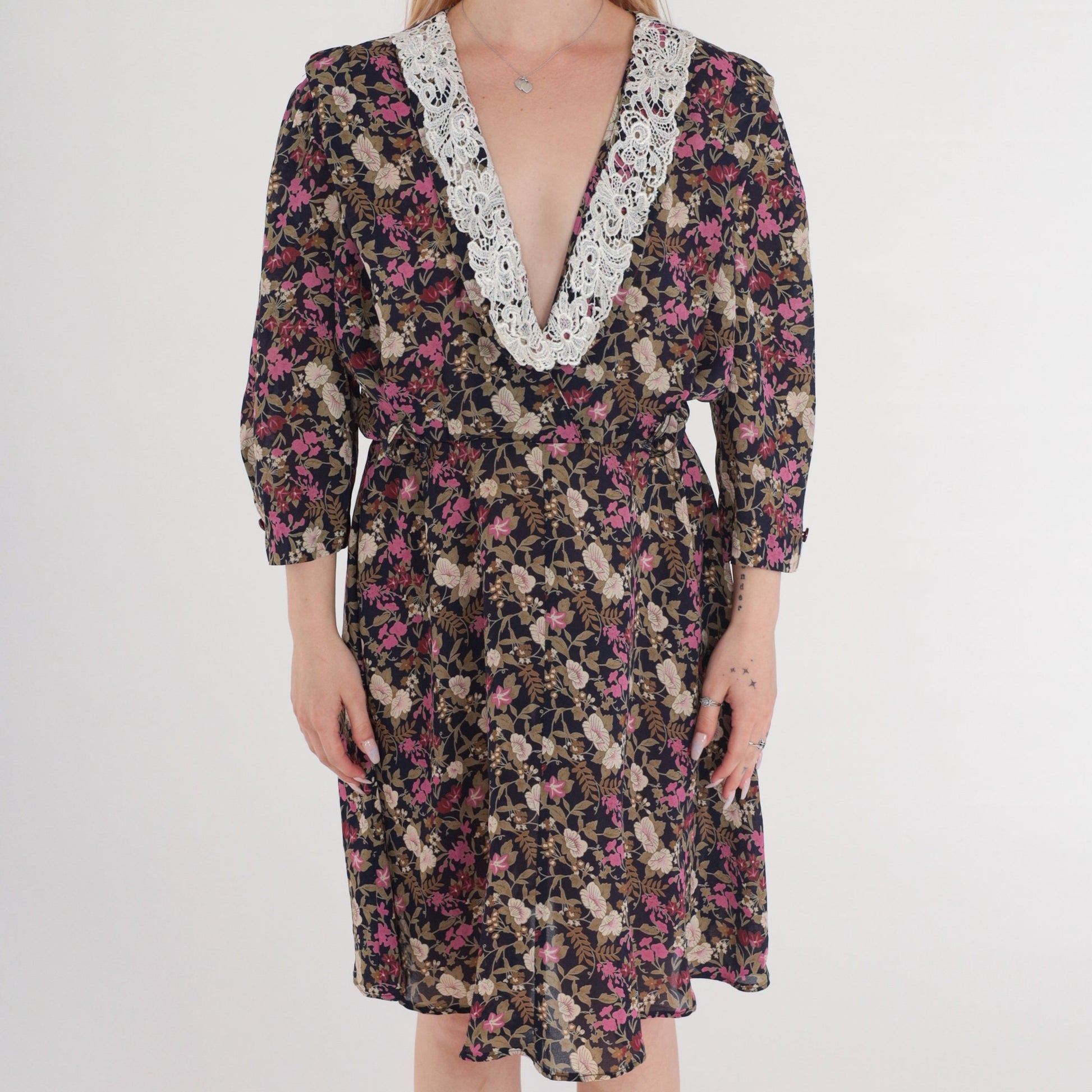 80s Floral Day Dress Navy Purple Print Lace Trim V-Neck Knee Length Medium