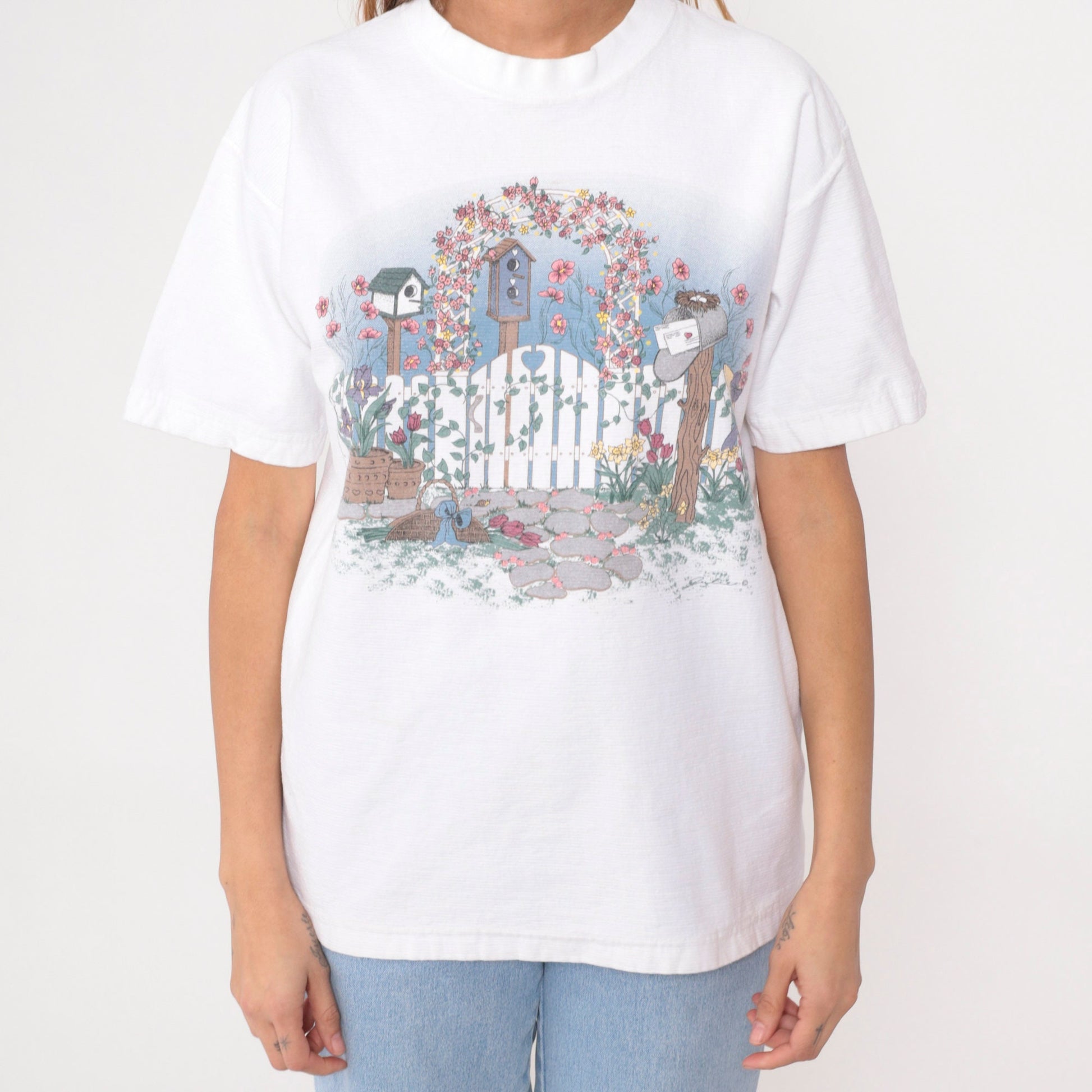 90s Garden Birdhouse Graphic T-Shirt White Cotton Tee Medium