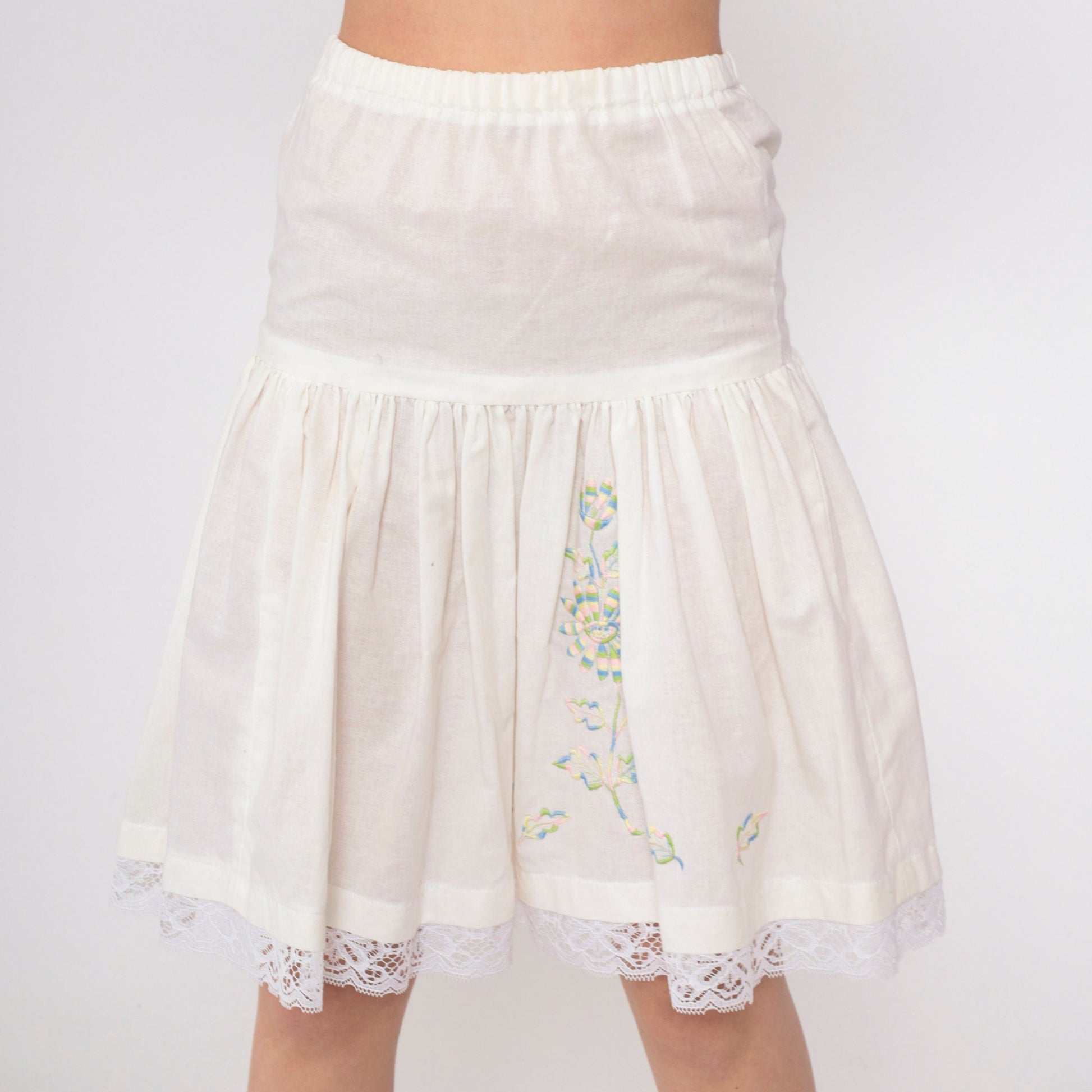 70s White Floral Embroidered Slip Skirt Lace Trim Knee Length Extra Small