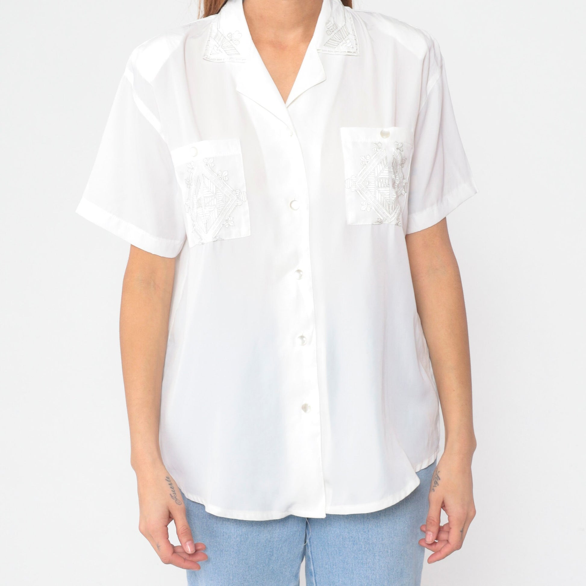 90s White Geometric Embroidered Button-Up Blouse Cutout Collar Short Sleeve Large L