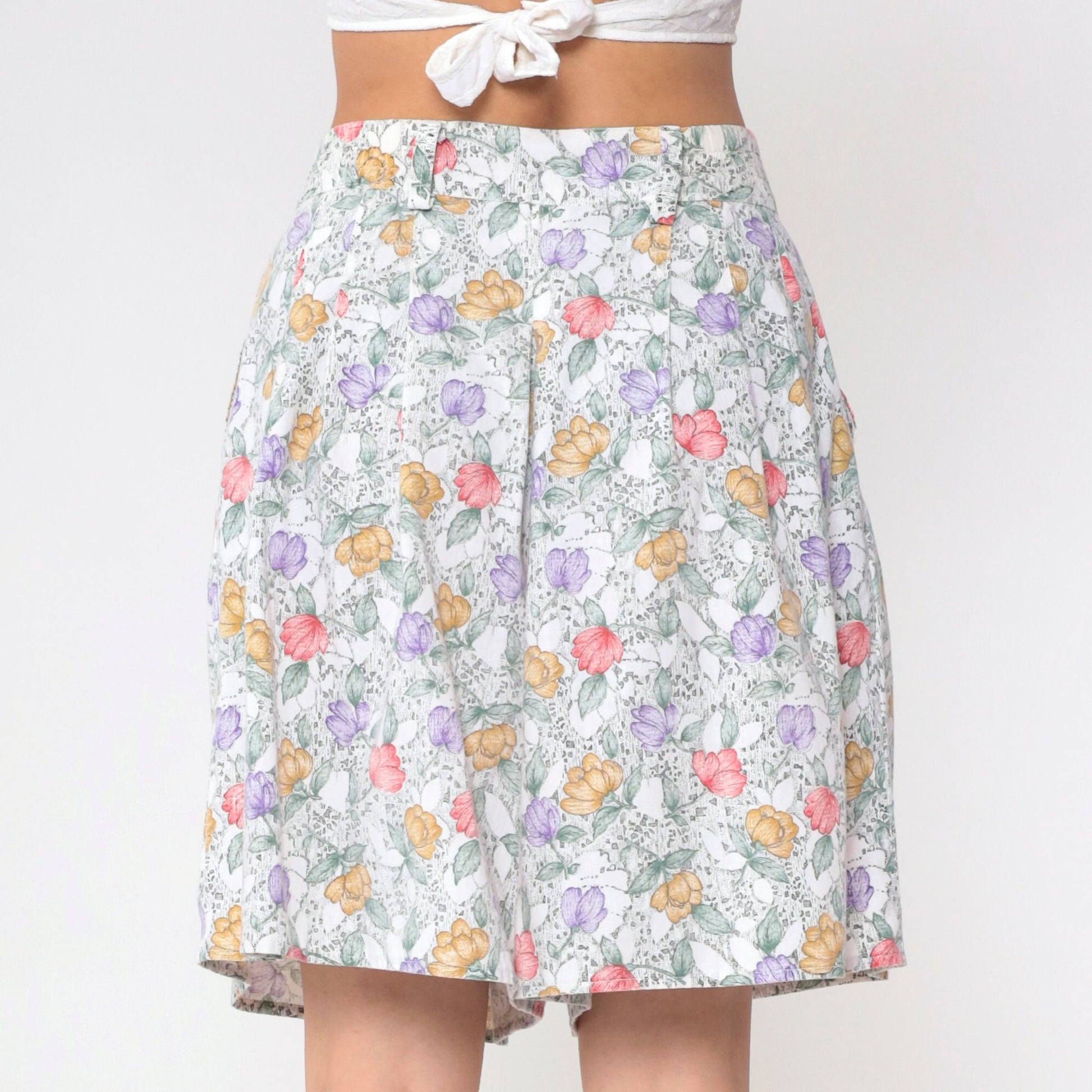 90s Floral High-Waisted Shorts White Pleated Wide Leg Medium