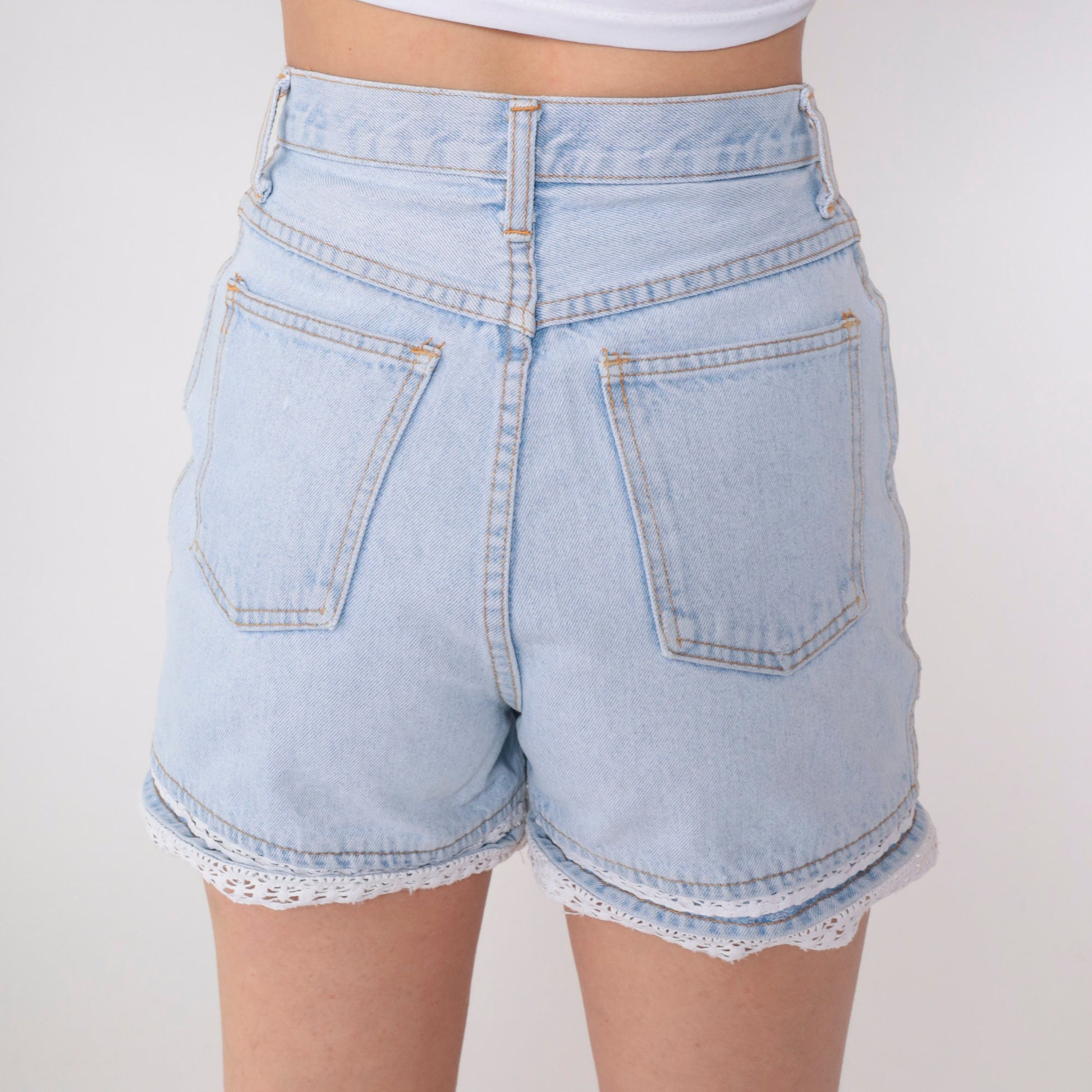 90s High-Waisted Denim Shorts Blue Lace Trim Jean Shorts Small