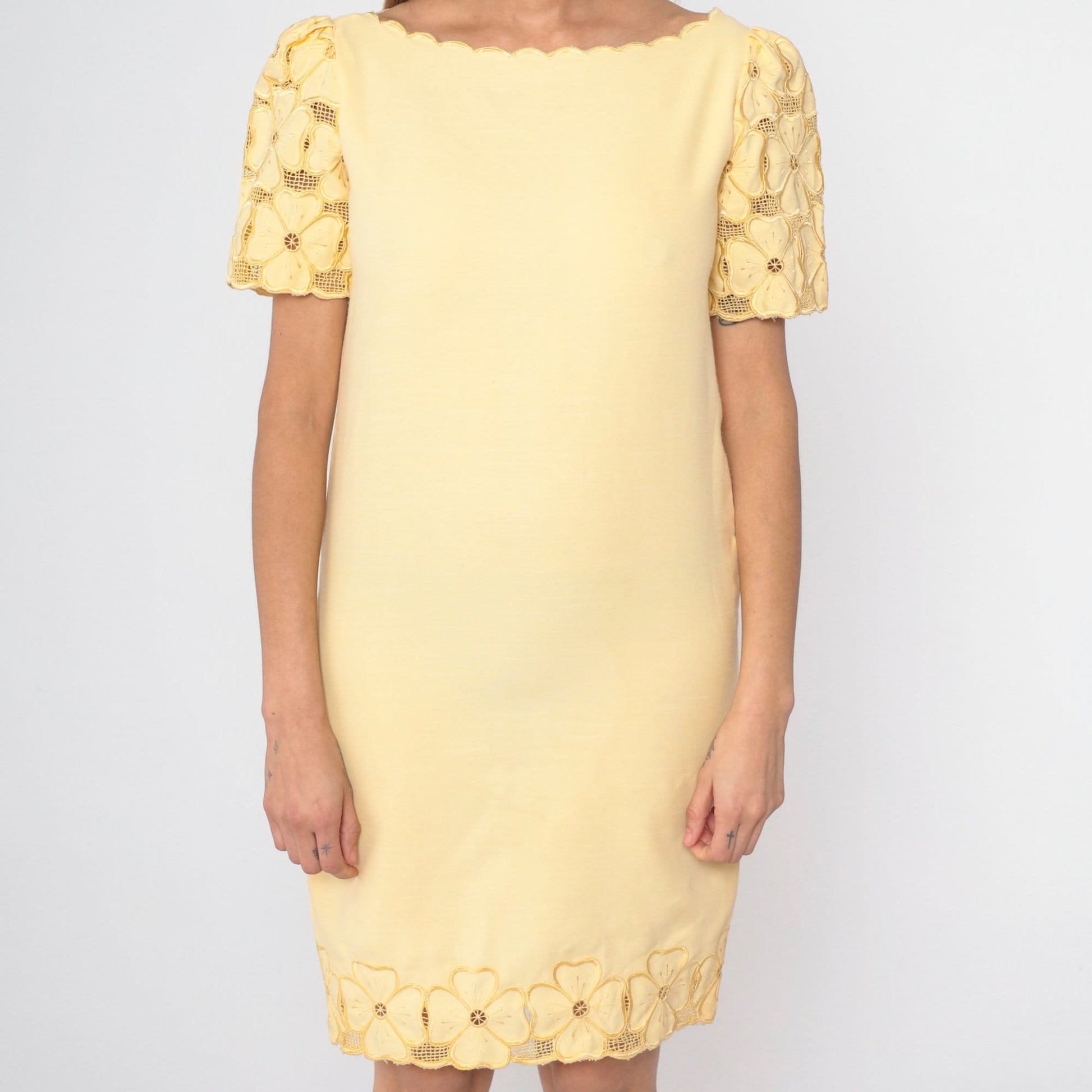 90s Yellow Floral Cutwork Mini Dress Puff Sleeve Scalloped Small