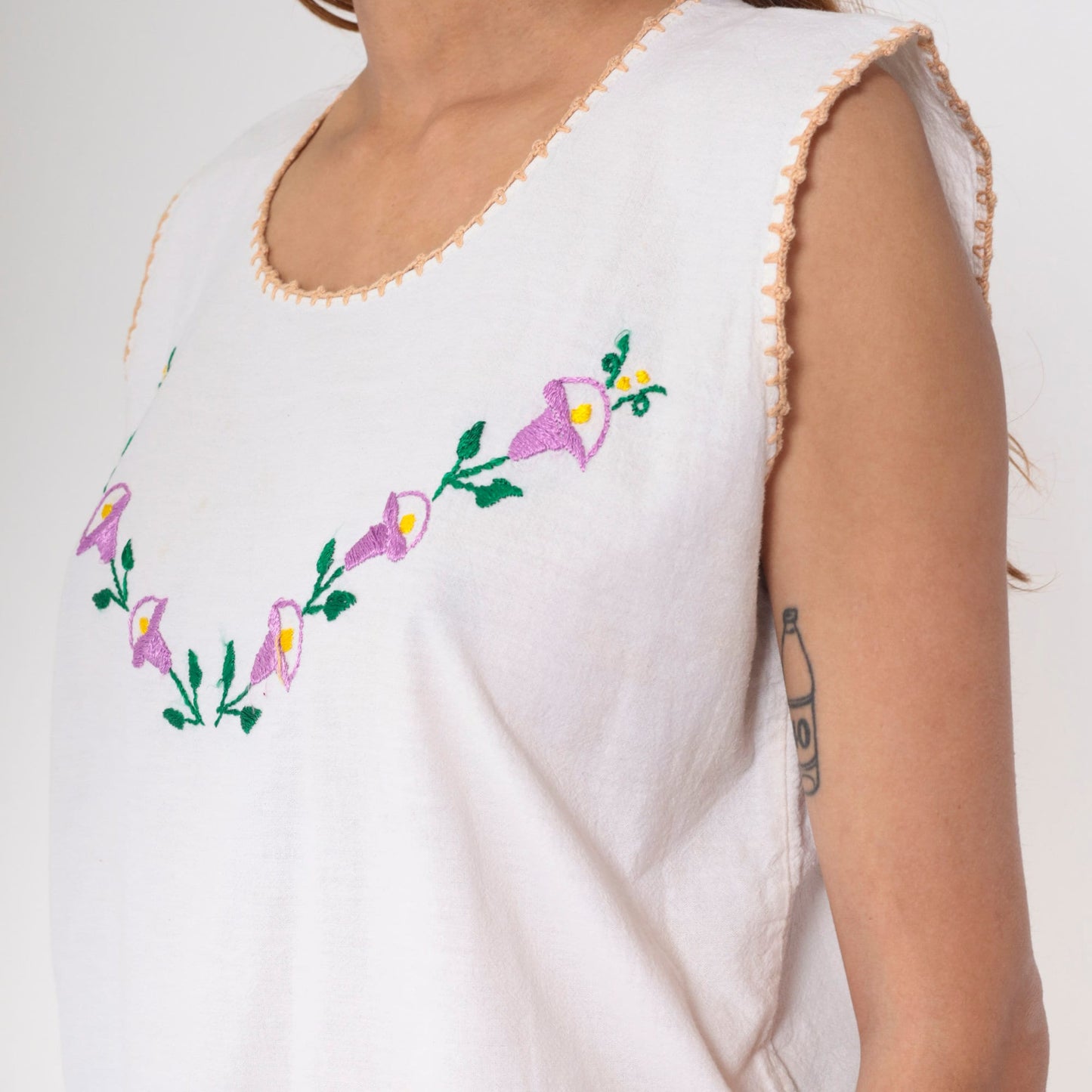 90s White Floral Embroidered Tank Top Scoop Neck Sleeveless Medium