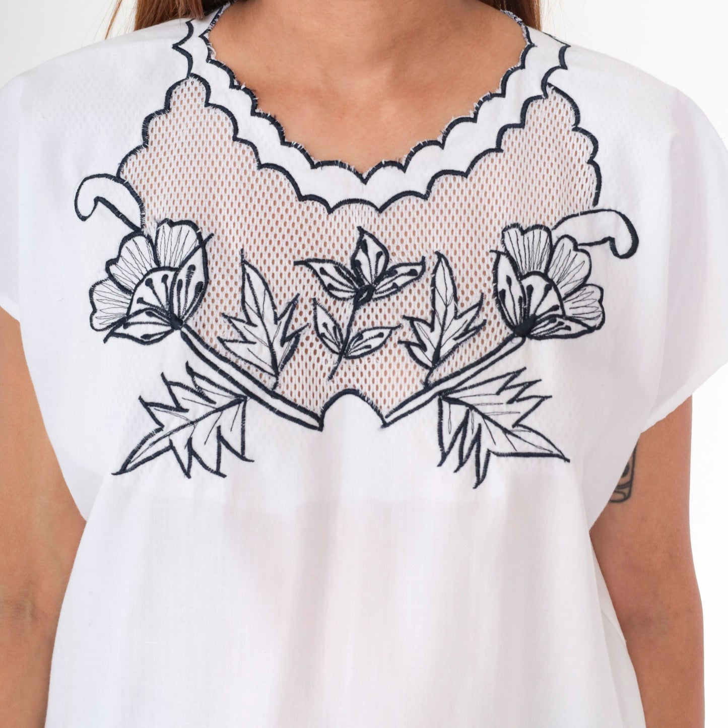 Y2K Black Floral Embroidered White Blouse Mesh Neckline Short Sleeve Large L