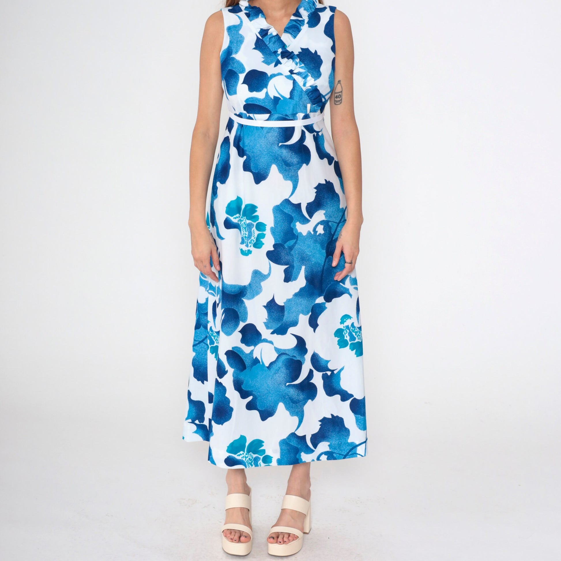 70s Hawaiian Floral Maxi Dress Empire Waist Ruffle V-Neck Sleeveless Blue Small