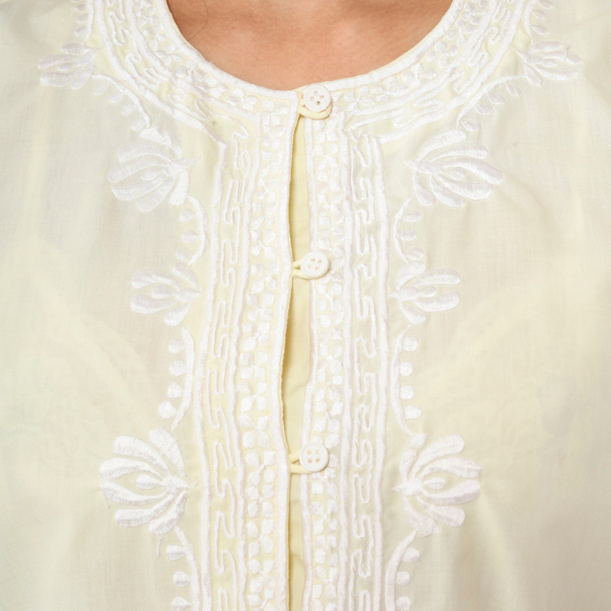 90s Yellow Floral Embroidered Button-Up Blouse 3/4 Sleeve Medium