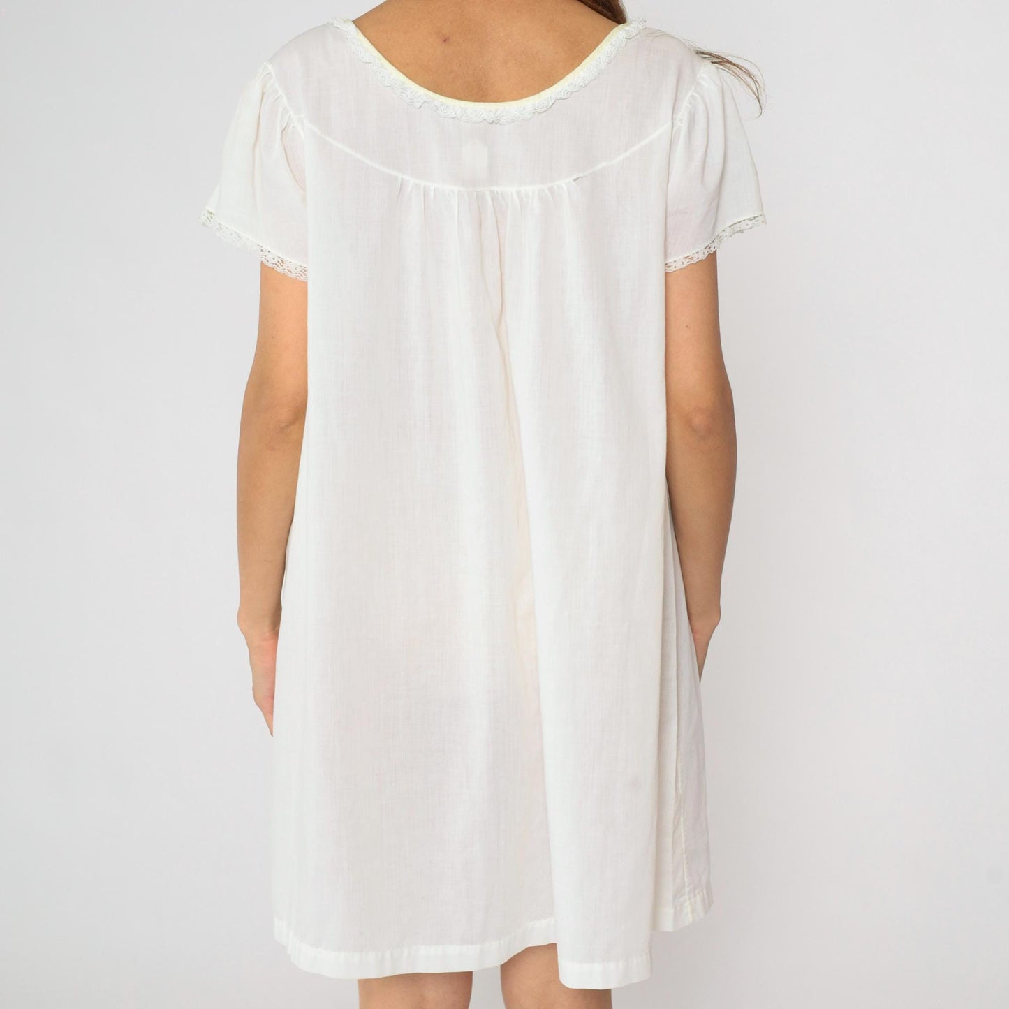 70s Lorraine White Floral Embroidered Nightgown Puff Sleeve Lace Trim Medium