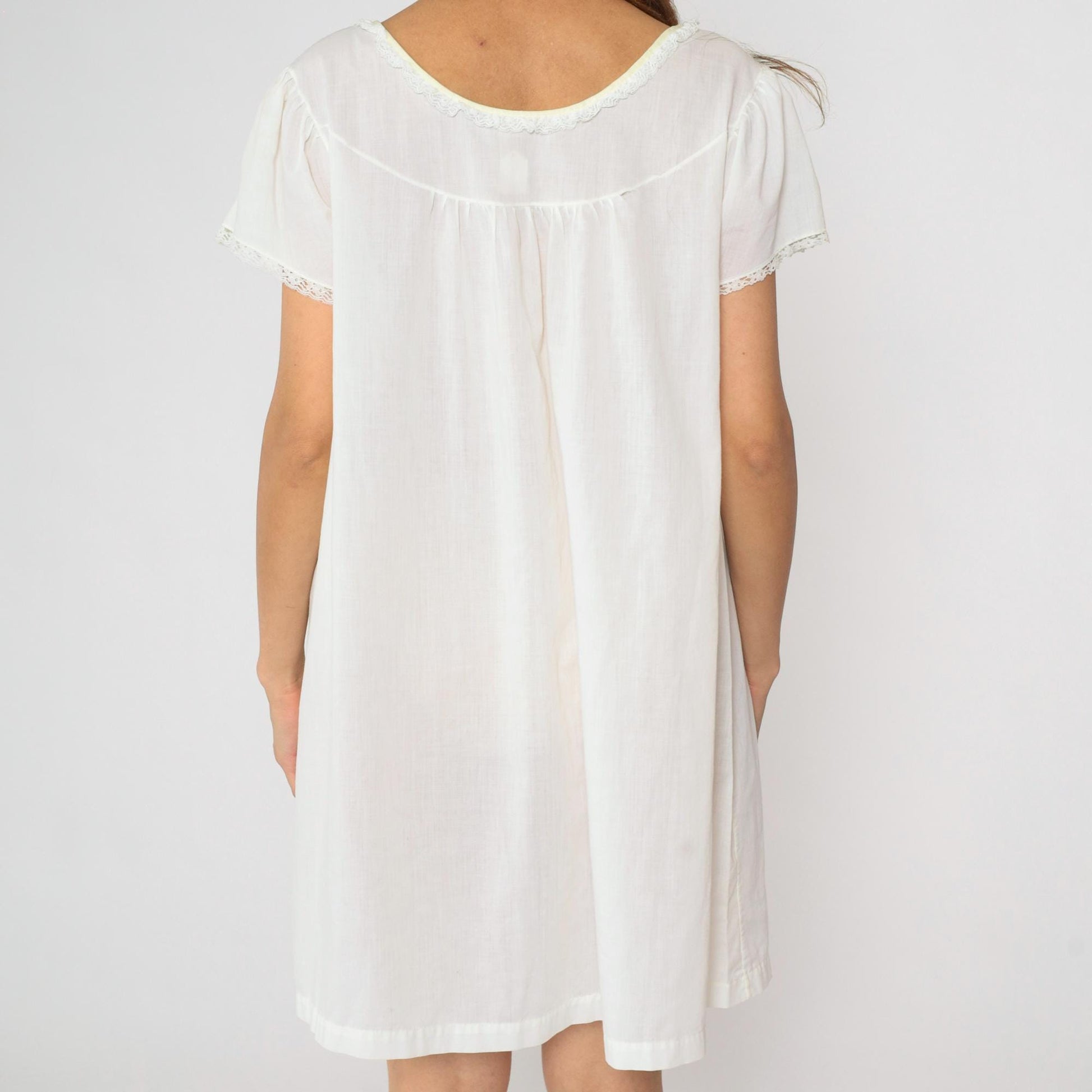 70s Lorraine White Floral Embroidered Nightgown Puff Sleeve Lace Trim Medium