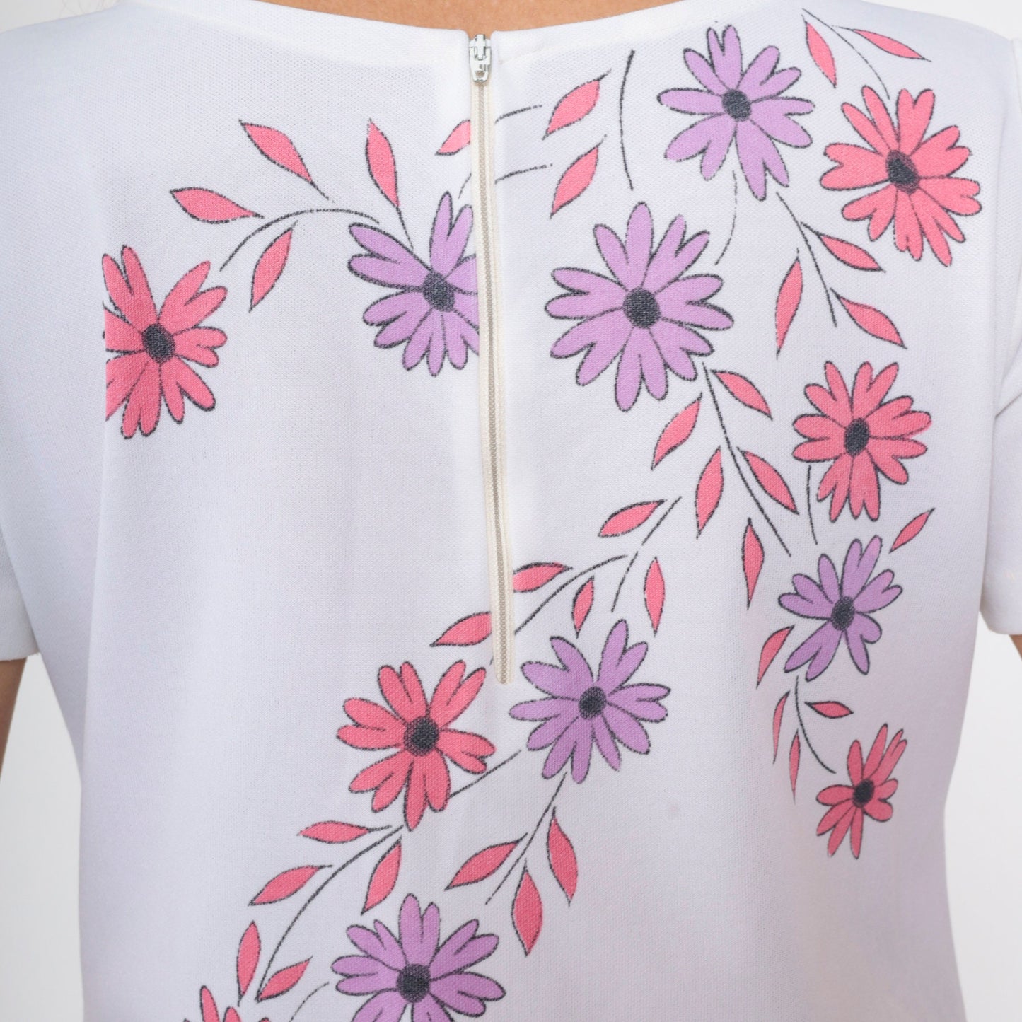 70s Floral Print Blouse White Pink Purple Short Sleeve Rear Zipper Small