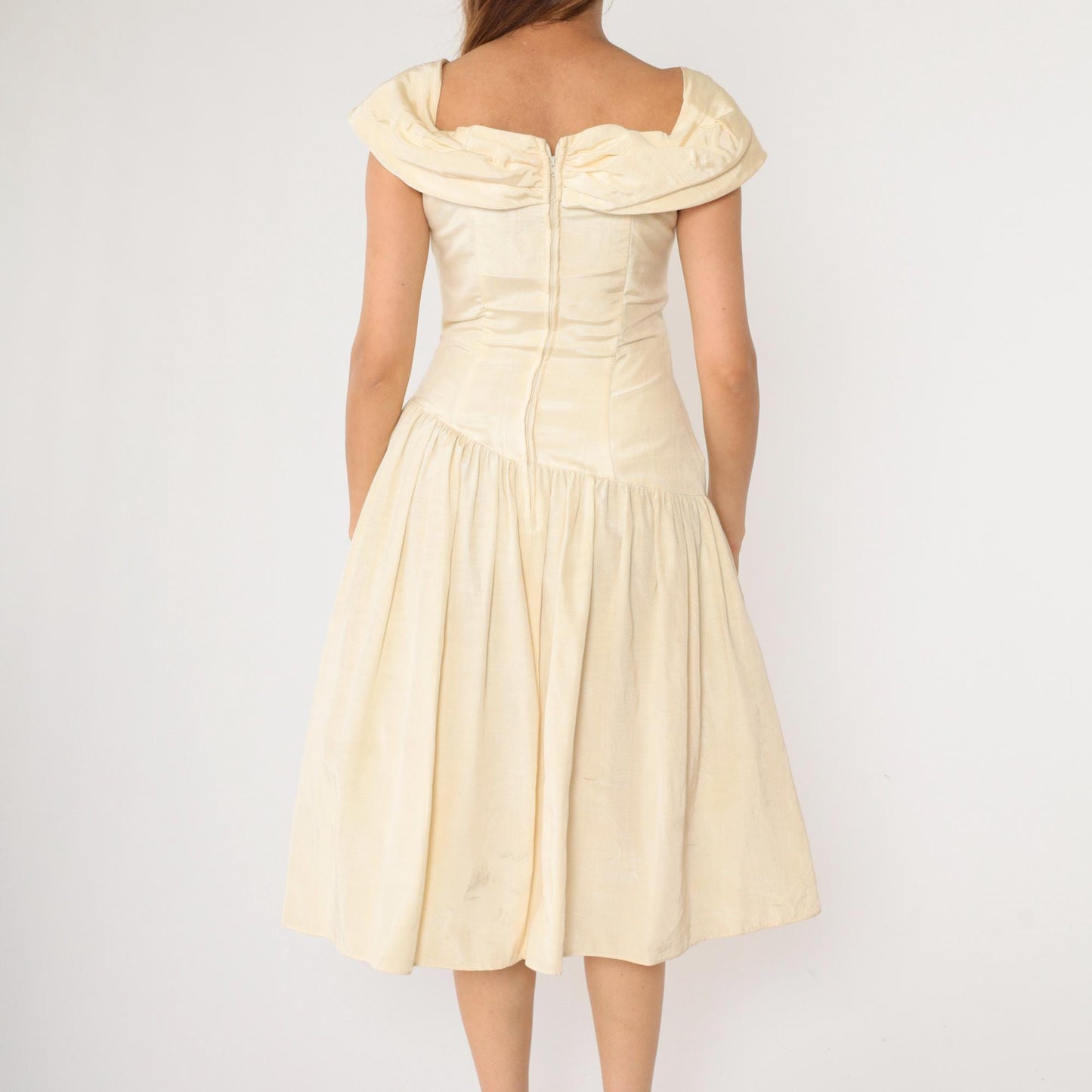 1980s Gunne Sax Cream Taffeta Midi Dress Rosette Bertha Collar Small 4