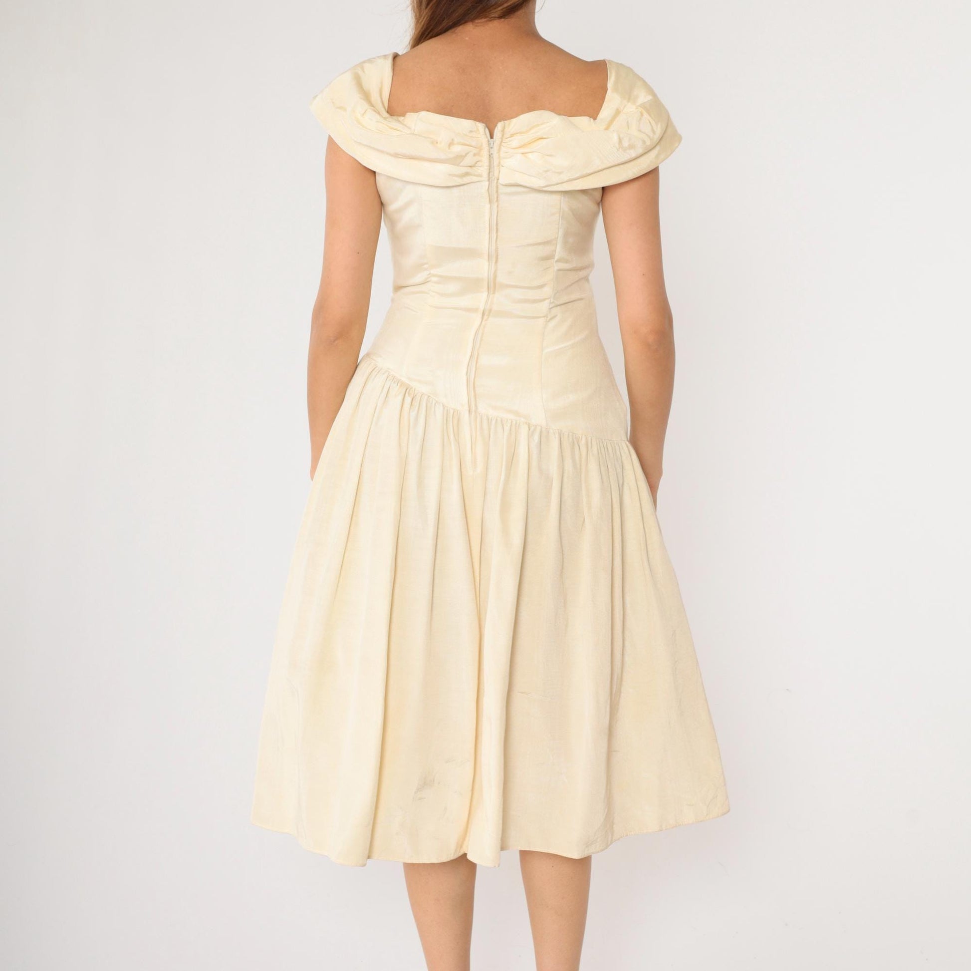 1980s Gunne Sax Cream Taffeta Midi Dress Rosette Bertha Collar Small 4