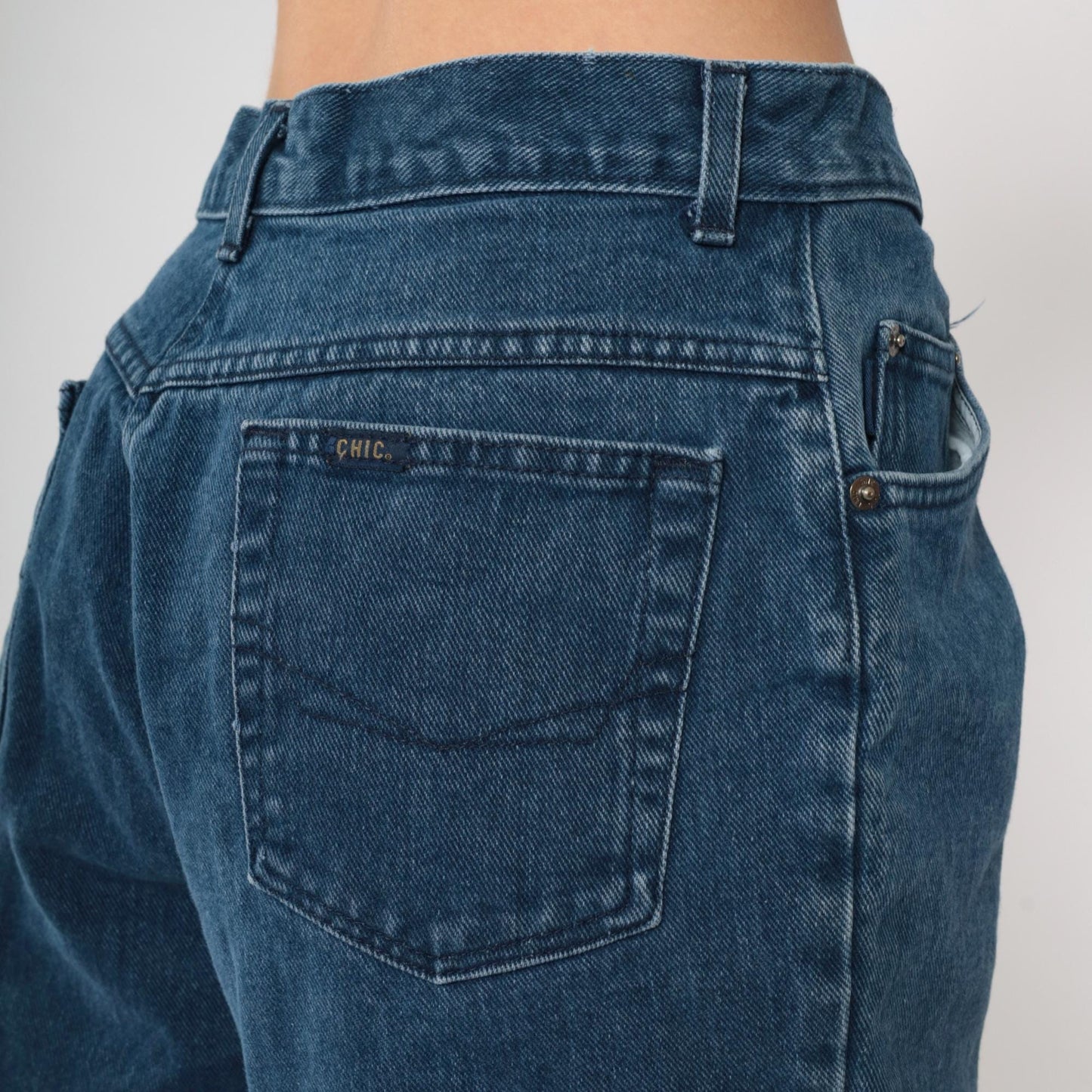 90s Chic Dark Wash High-Waisted Mom Jeans Tapered Medium