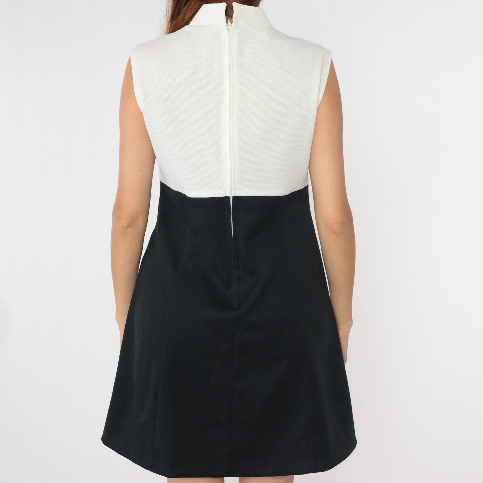 70s Color Block Minidress Black White Mock Neck Empire Waist Sleeveless Medium