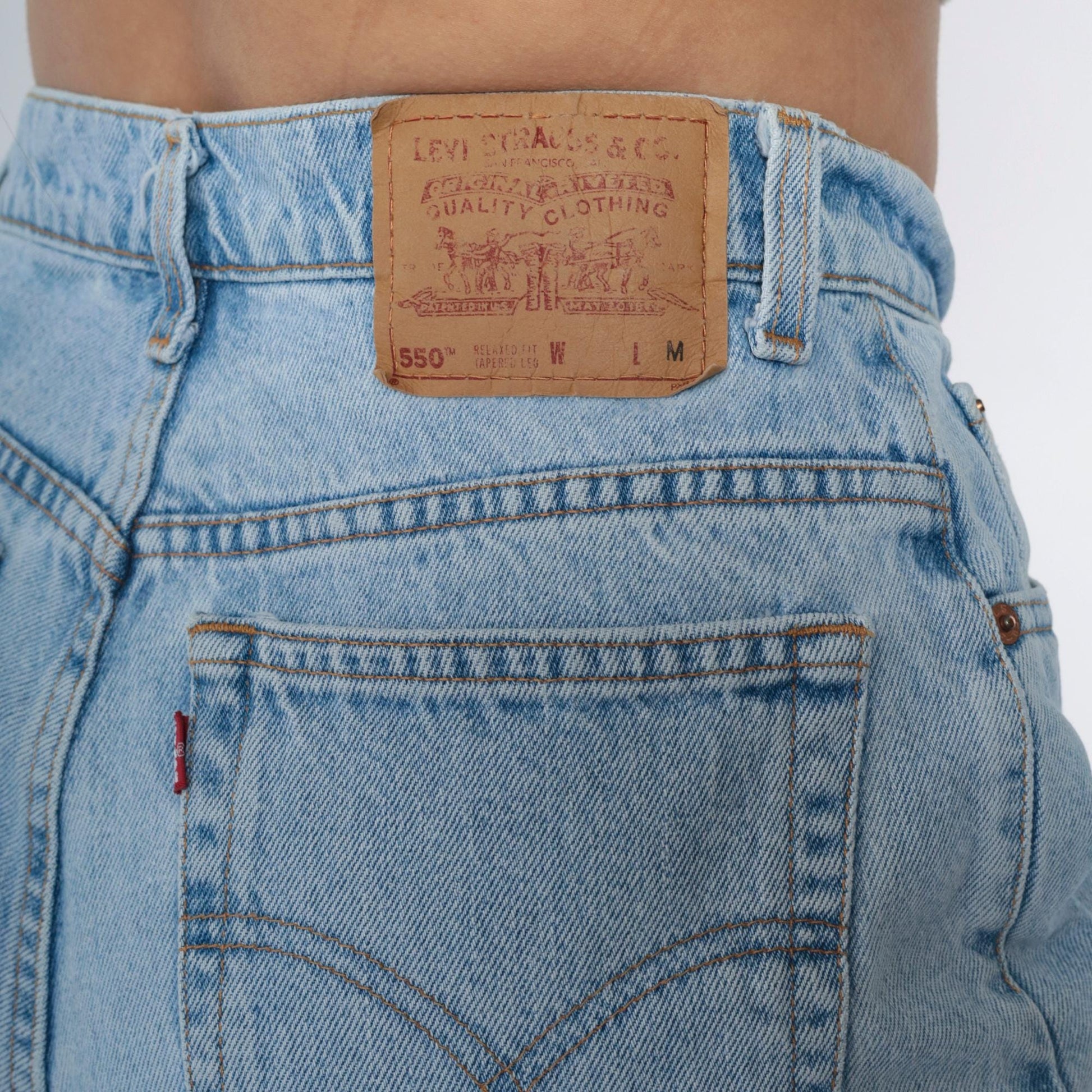 90s Levi's 550 High Waist Relaxed Tapered Jeans Light Wash Medium