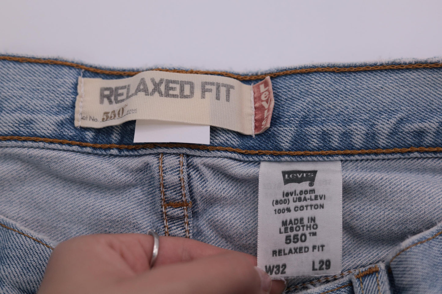 Y2K Levi's 550 Jeans High Rise Straight Leg Ripped Knee Light Wash Blue 32x29