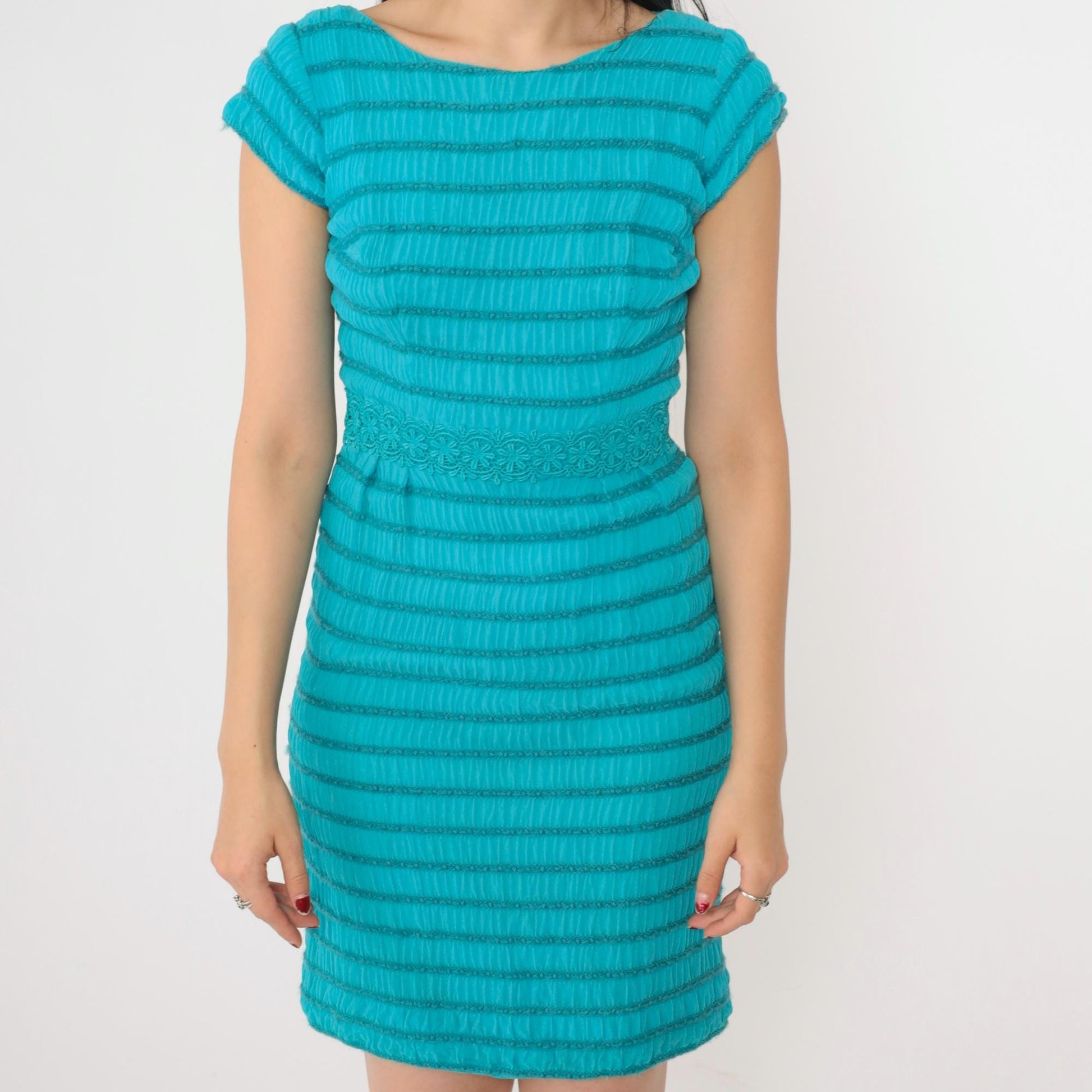 1960s Blue Appliqué Yarn Striped Sleeveless Sheath Cocktail Dress Extra Small