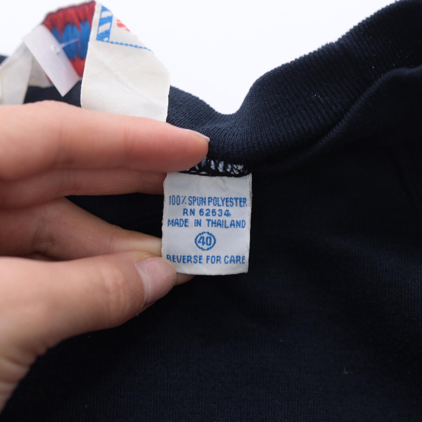 90s Navy Snowflake Winter Sports Graphic Sweatshirt Raglan Cutoff Medium