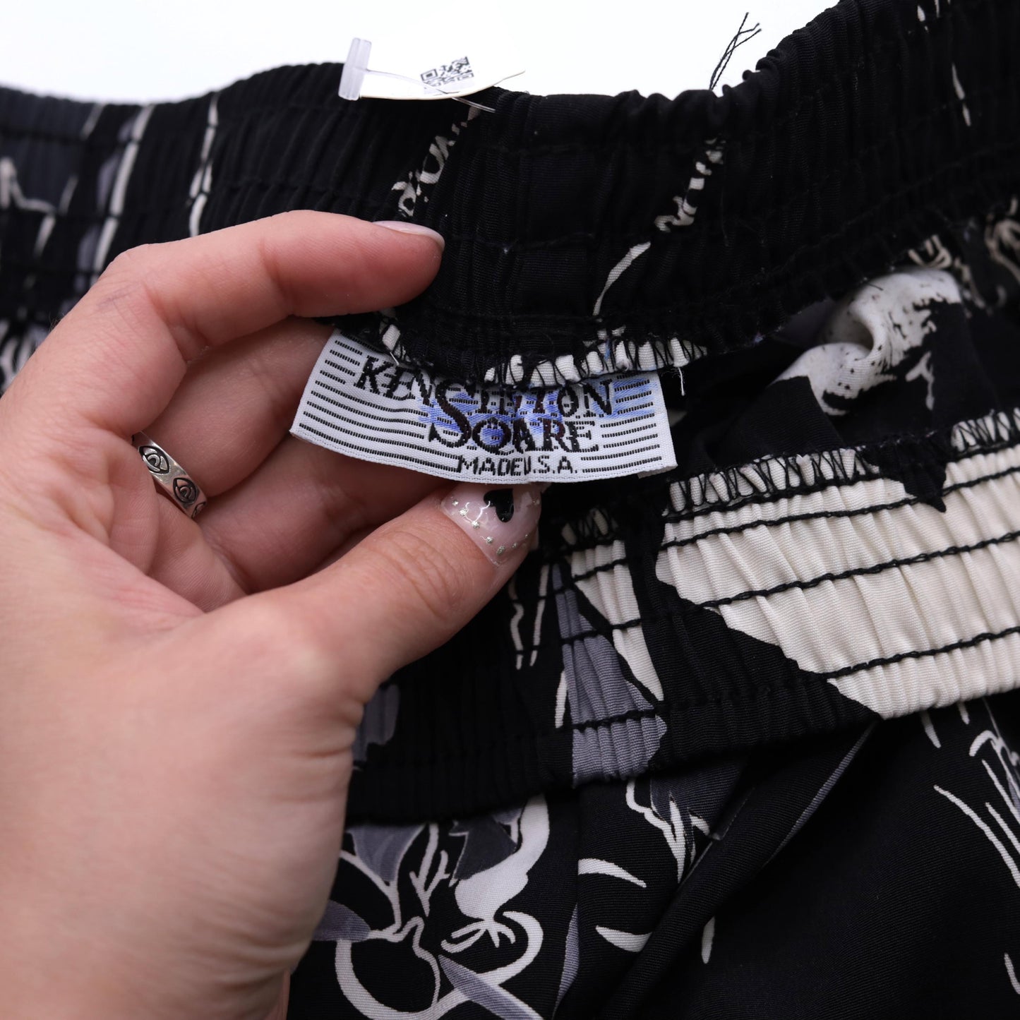 90s Black White Abstract Graphic Shorts Elastic Waist Baggy Medium Large