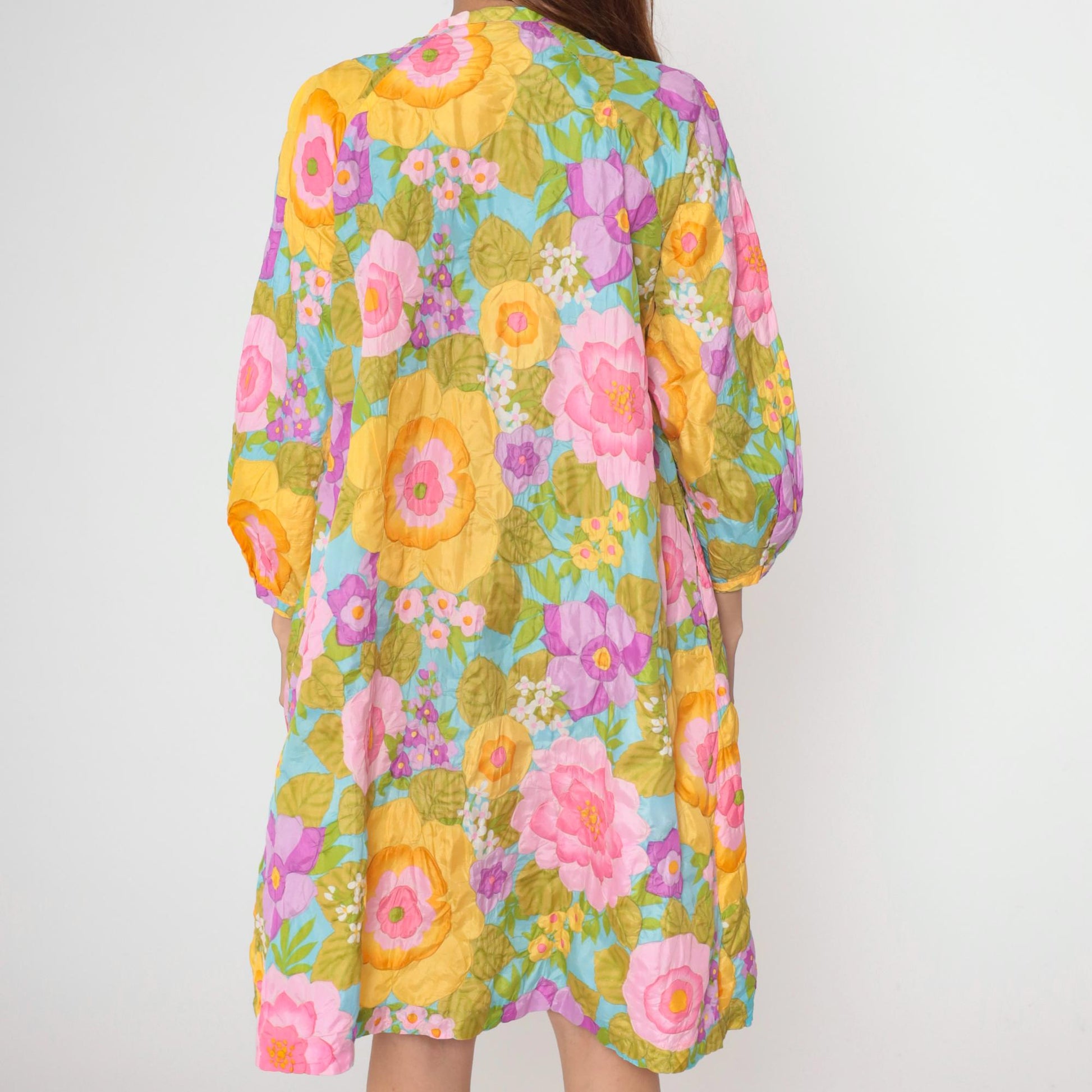 1970s Stella Faquin Quilted Floral Housecoat Pink Yellow Button-Up Robe Large