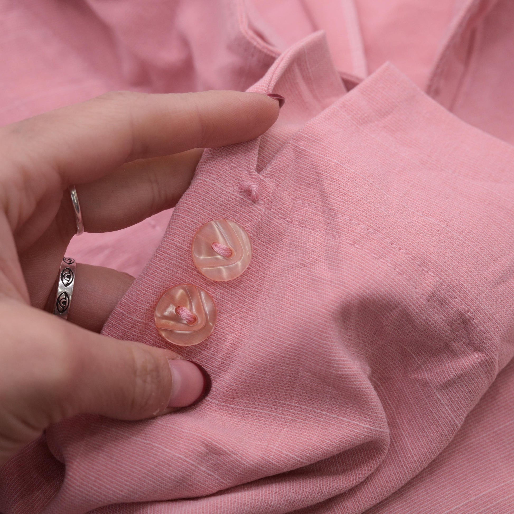 90s Pink Button-Down Blouse 3/4 Sleeve Notched Collar Princess Seams Medium Large