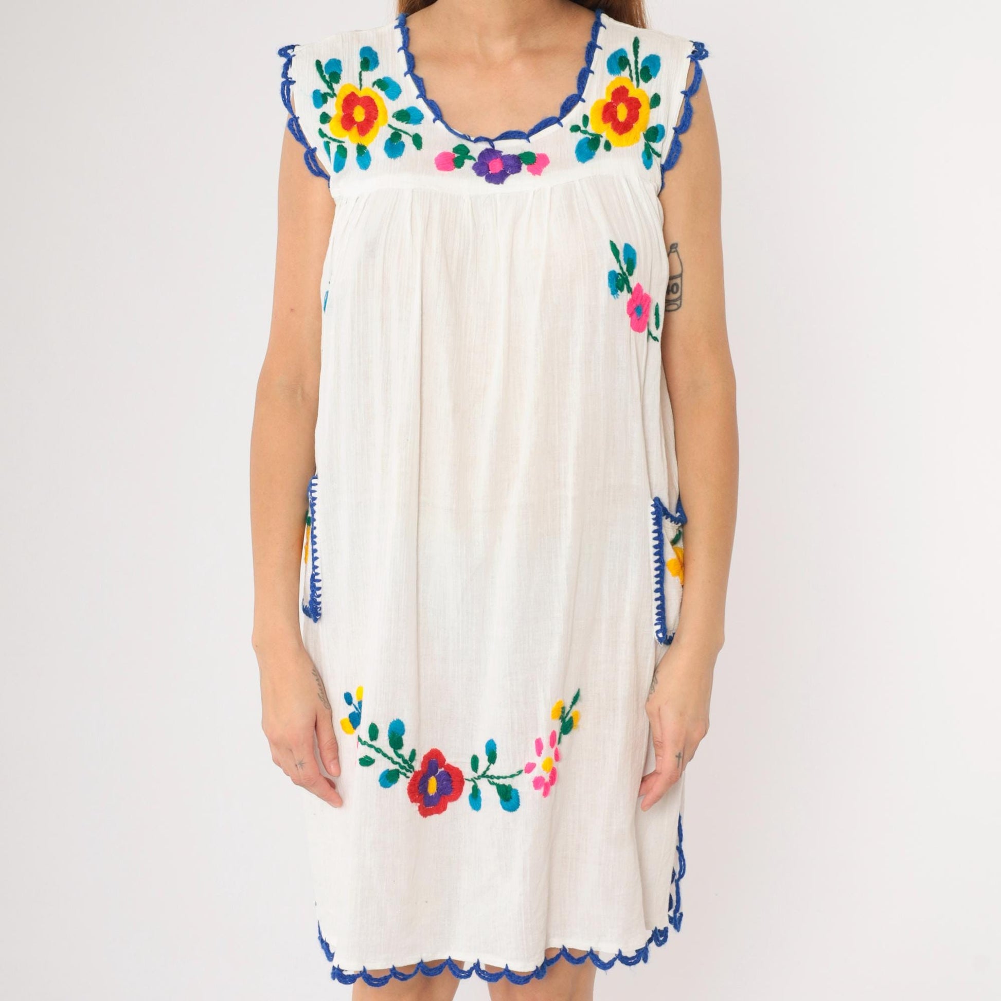 90s Mexican Embroidered White Cotton Gauze Mini Dress Floral Scallop Trim Medium M