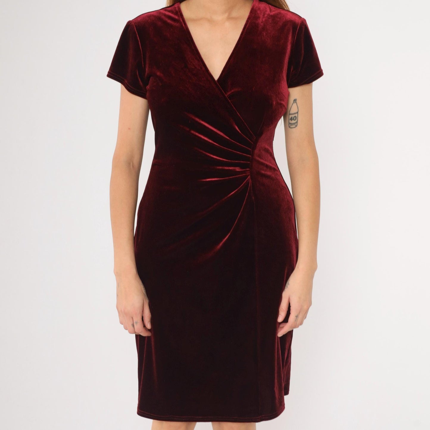 90s Robbie Bee Burgundy Velvet Wrap Dress V-Neck Ruched Knee Length Medium 8