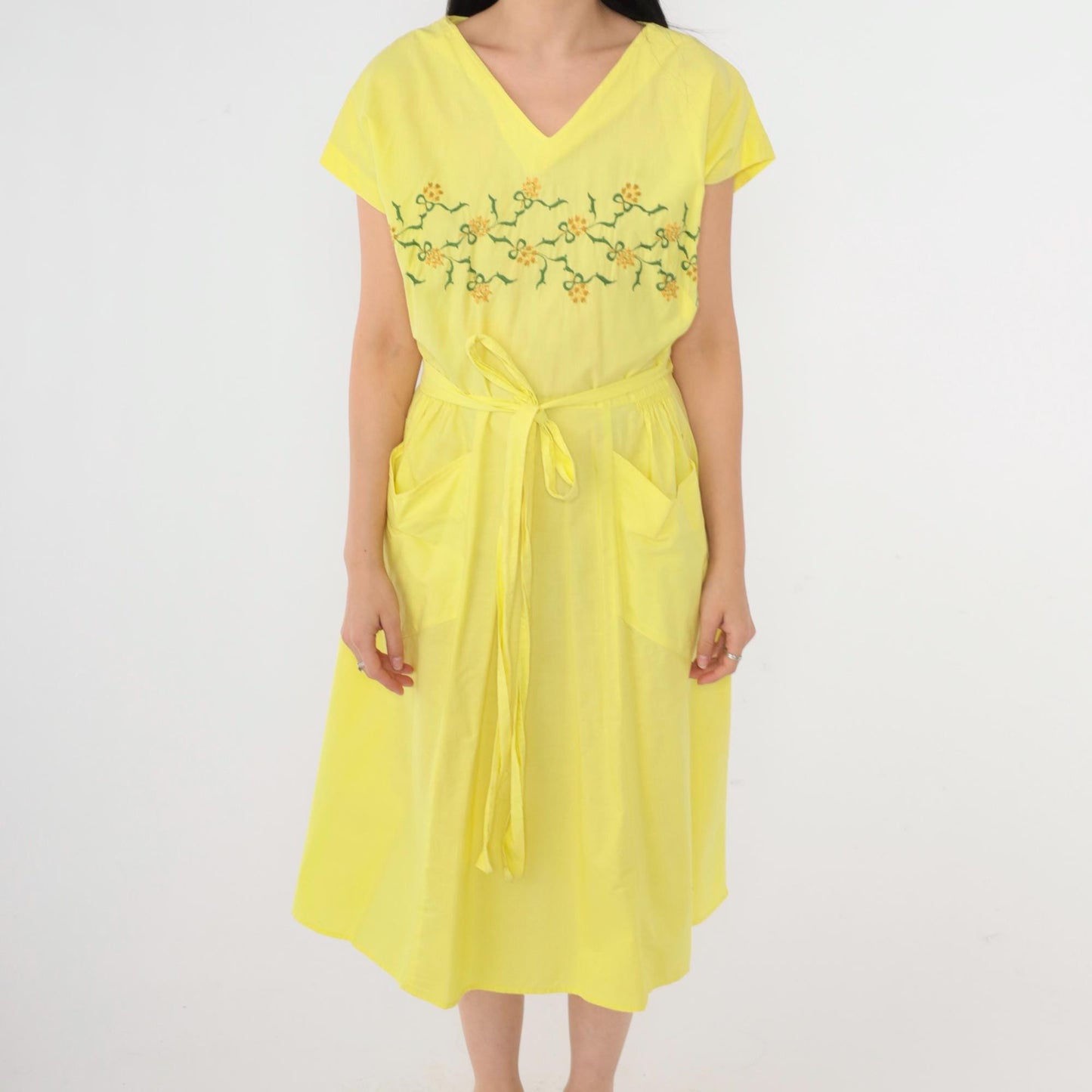 60s Yellow Floral Wrap Dress Embroidered V-Neck Midi Front Pockets Medium Large
