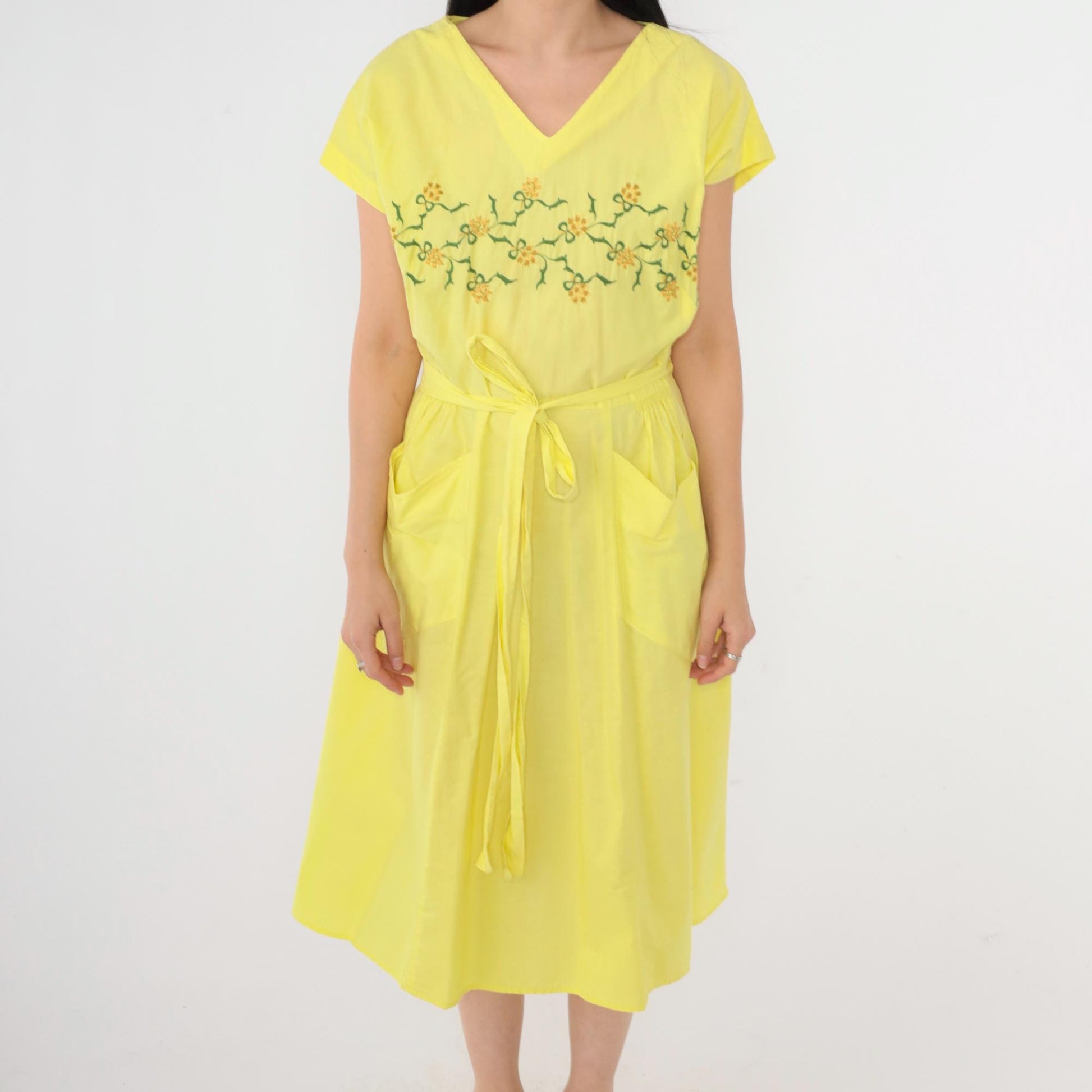 60s Yellow Floral Wrap Dress Embroidered V-Neck Midi Front Pockets Medium Large