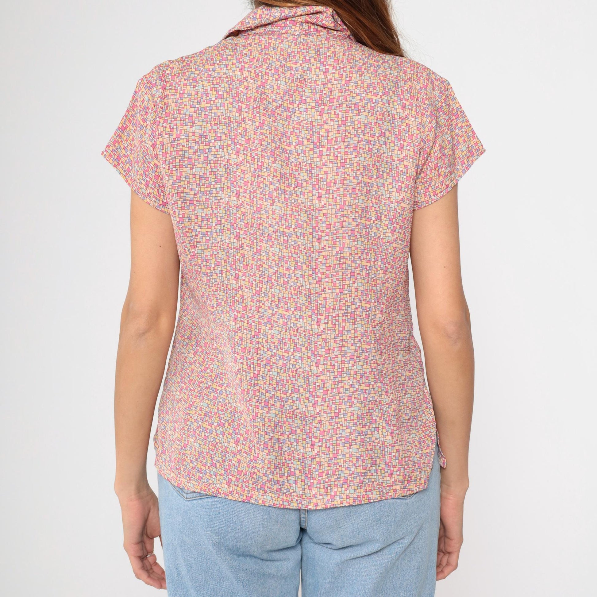 90s Geometric Pastel Pink Button Up Blouse Short Sleeve Collared Medium