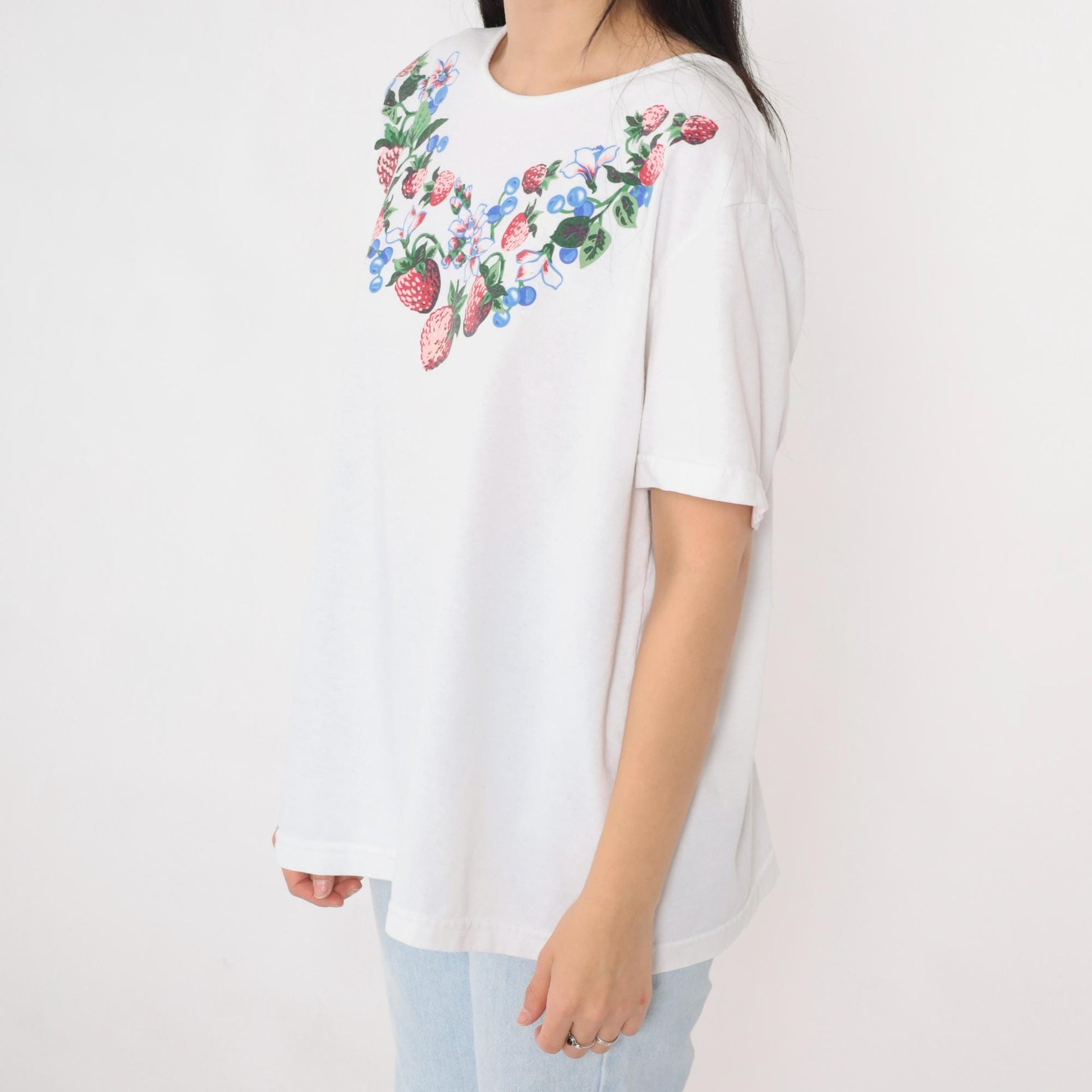 90s Strawberry Blueberry Necklace Print Graphic Tee White Extra Large