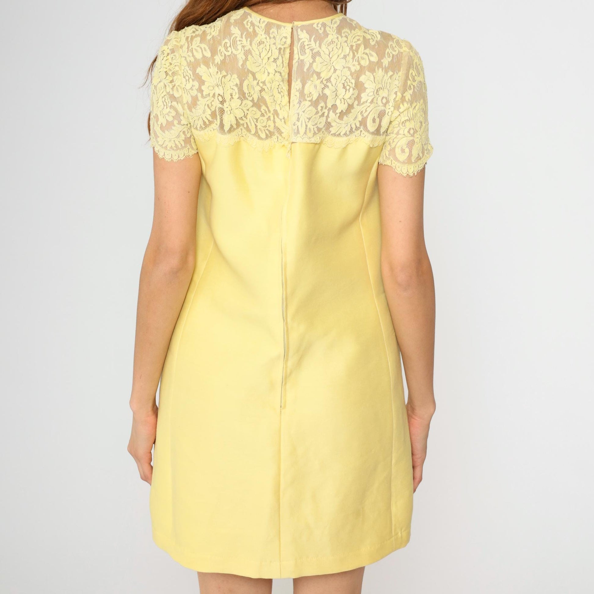 1960s Yellow Lace Yoke Mini Shift Dress Short Sleeve Pockets Small
