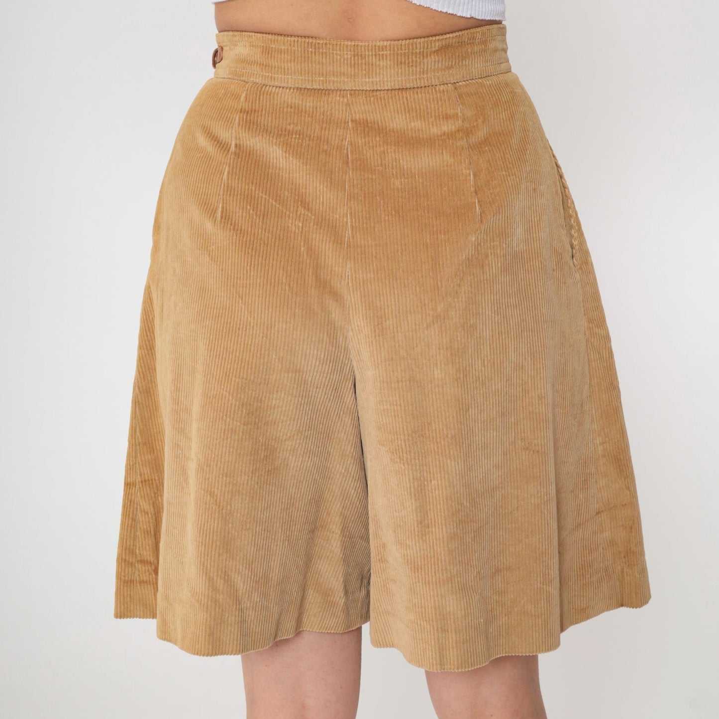 80s The Villagers Tan Corduroy Pleated High-Waist Shorts Small