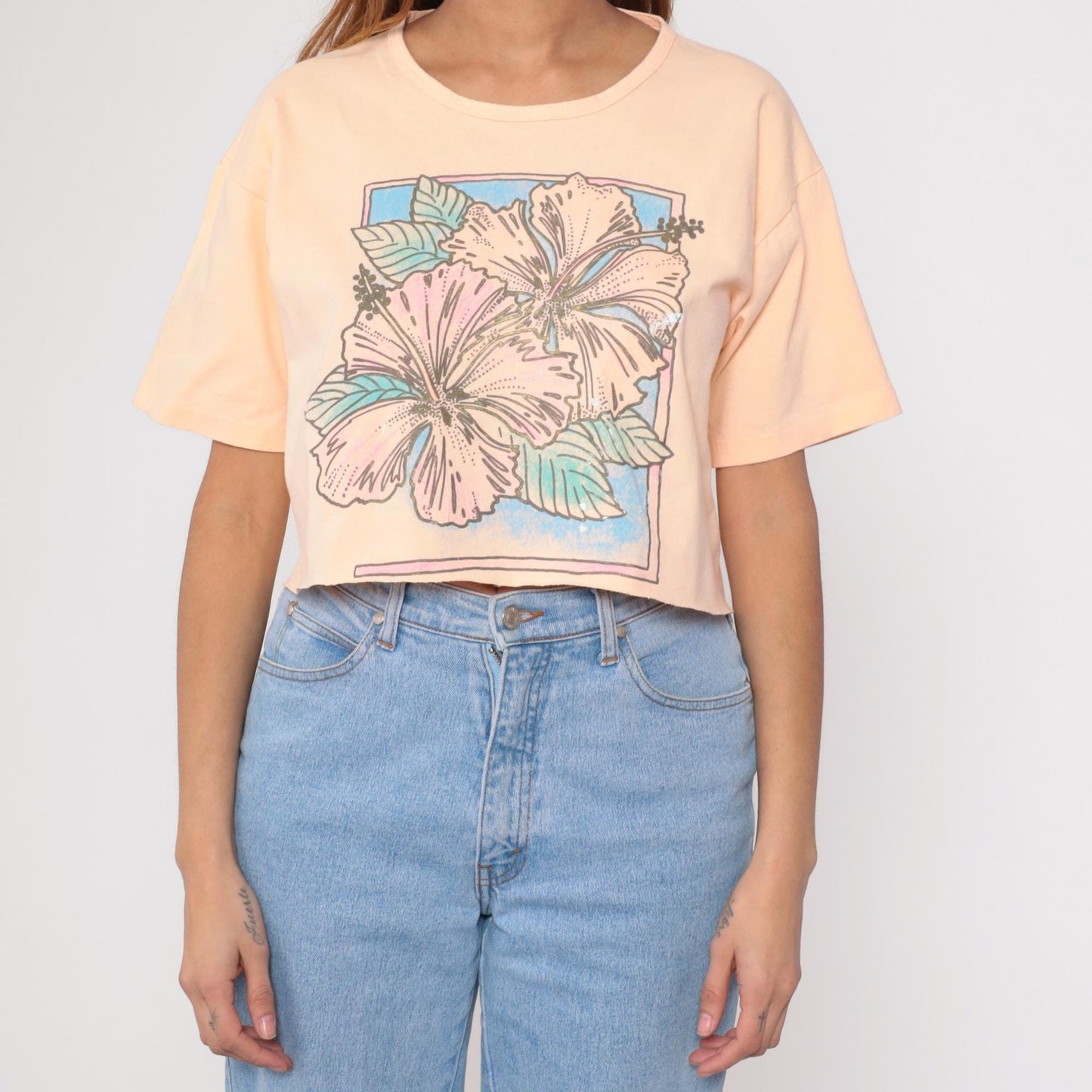 90s Anvil Tropical Floral Crop Tee Peach Hibiscus Raw Hem Medium