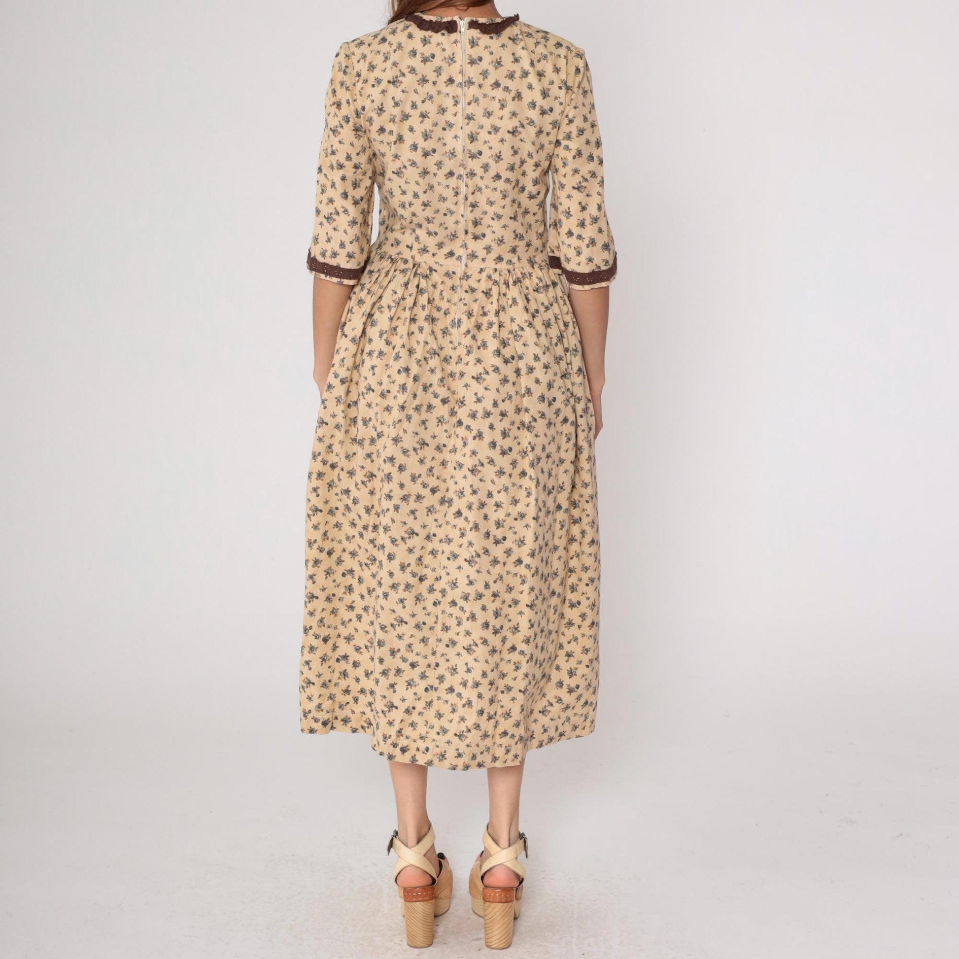 70s Calico Prairie Dress Tan Blue Floral Cotton Midi Medium M