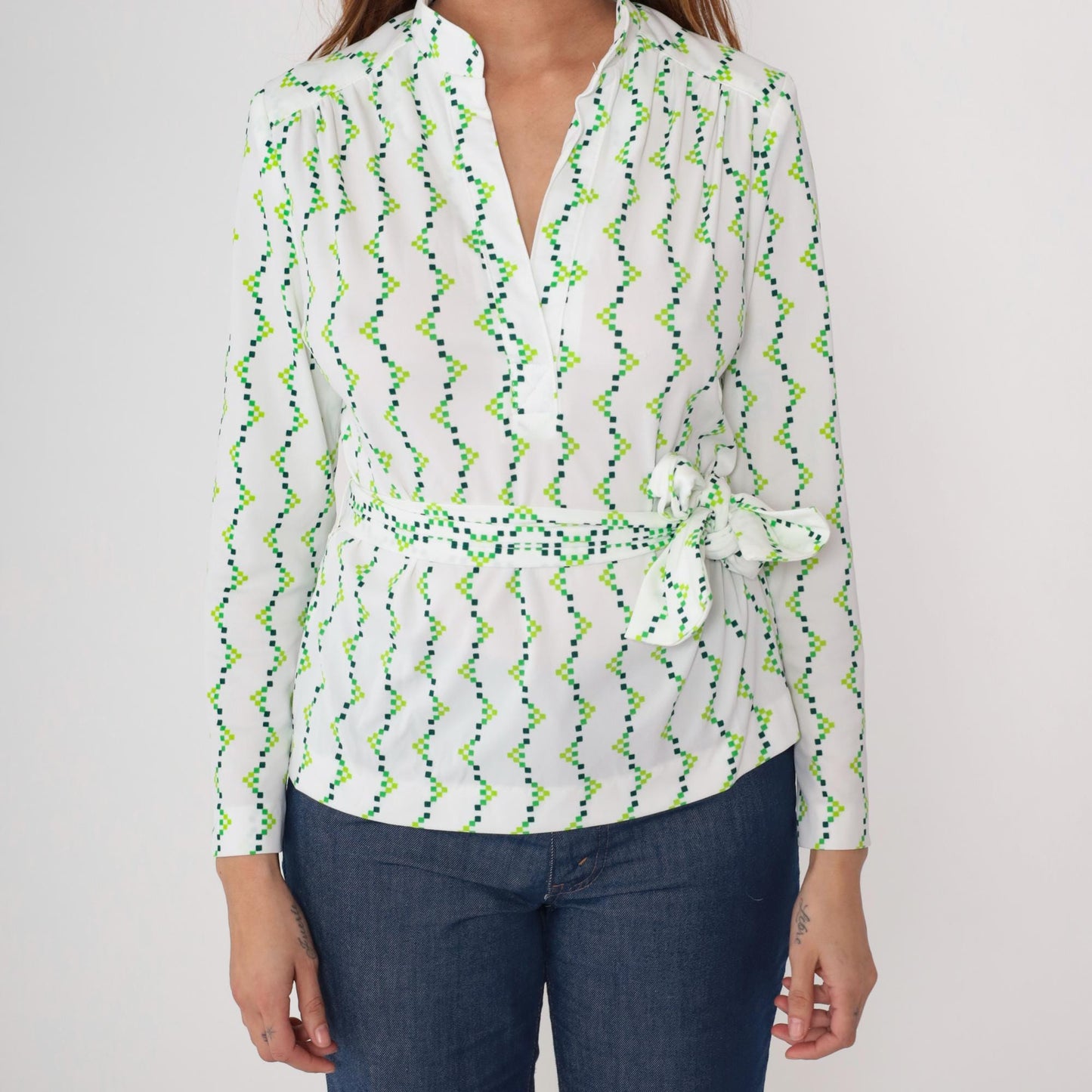 70s White Green Geometric Zigzag Blouse V Neck Wrap Tie Waist Small